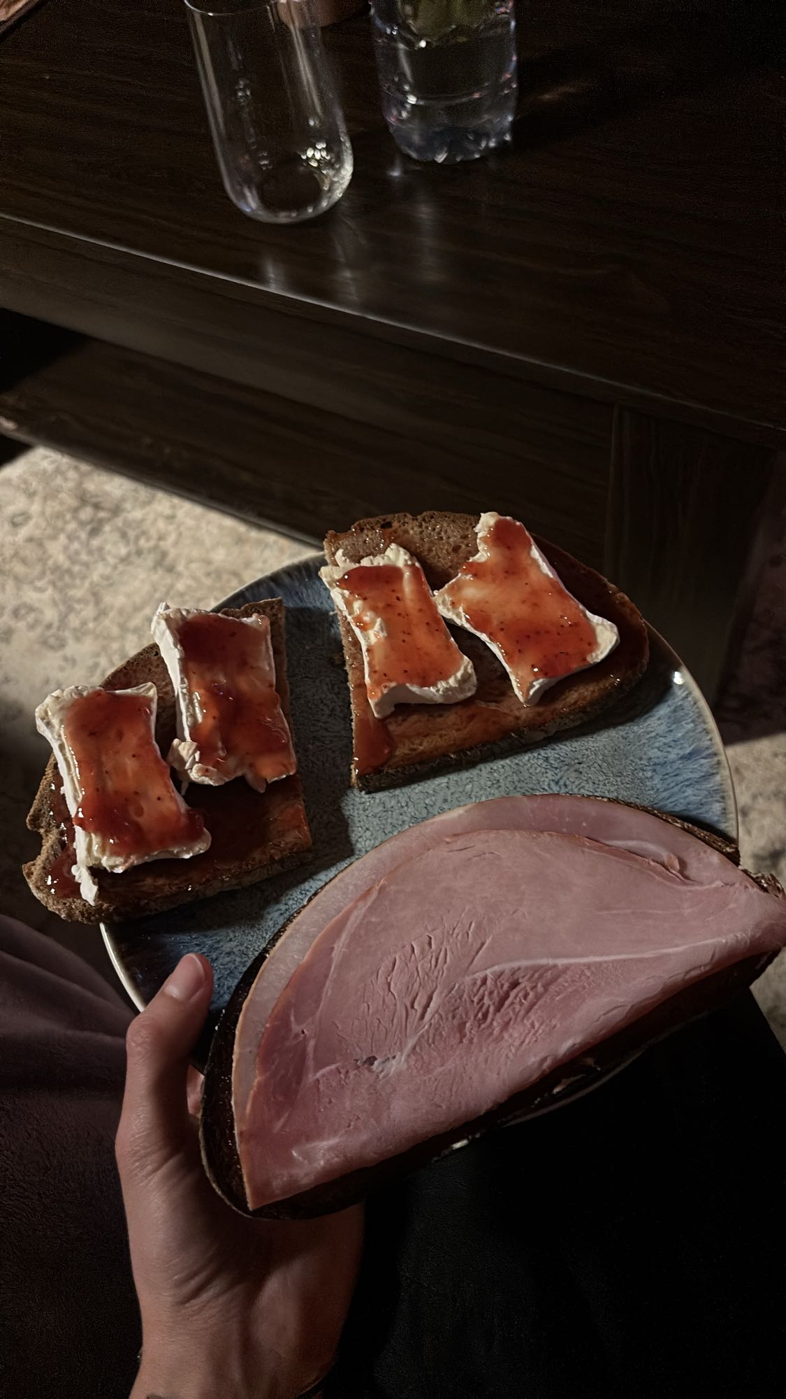 Brote mit Brie und Schinken