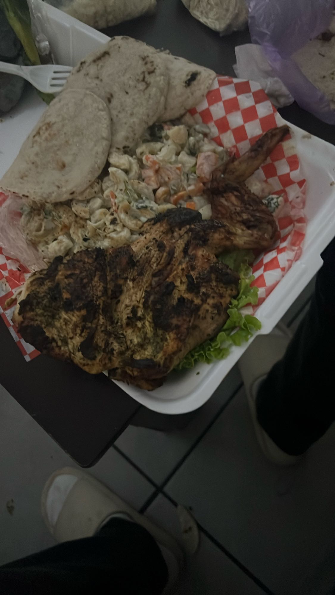 pollo asado con ensalada