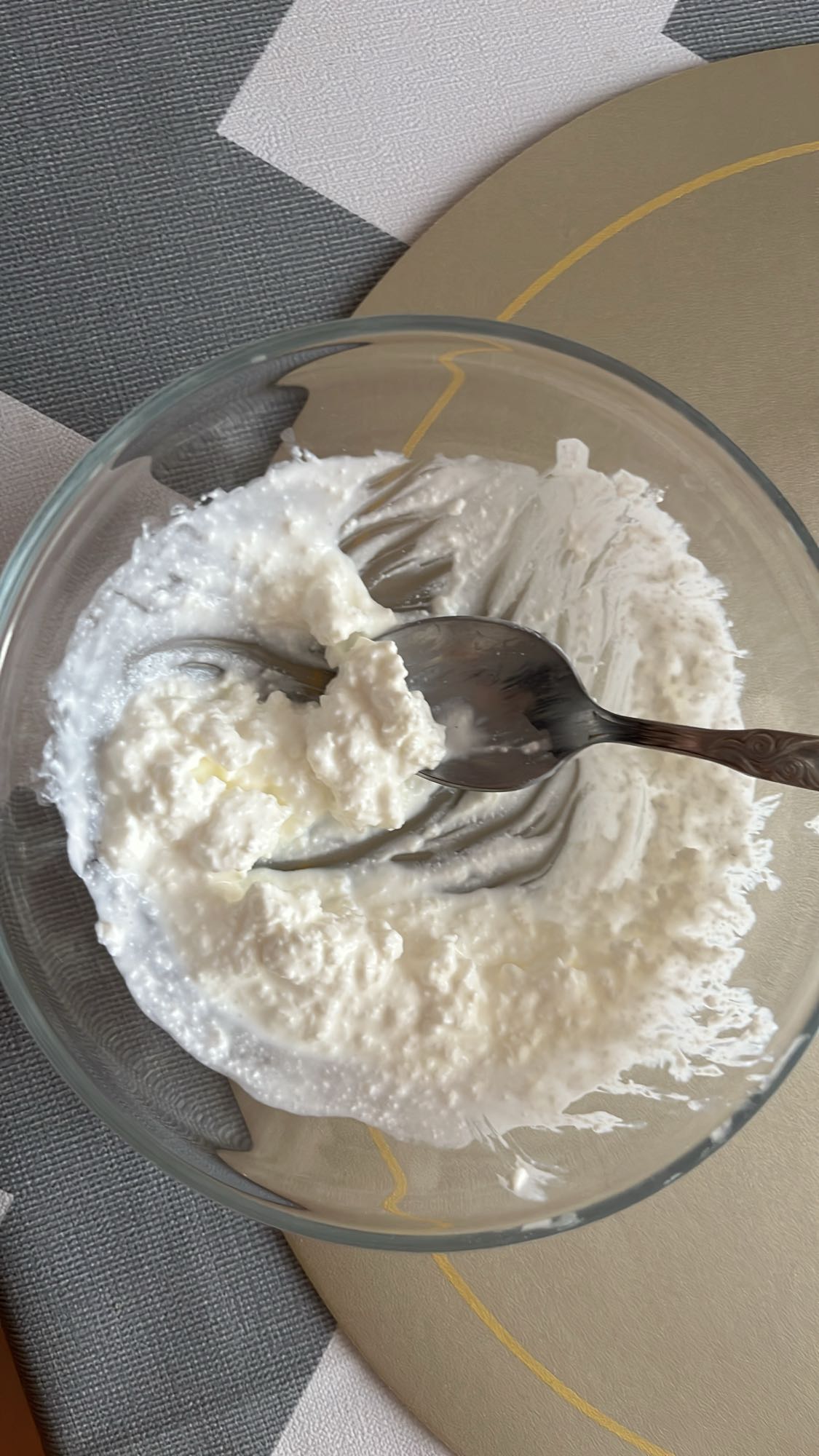 Творог в миске