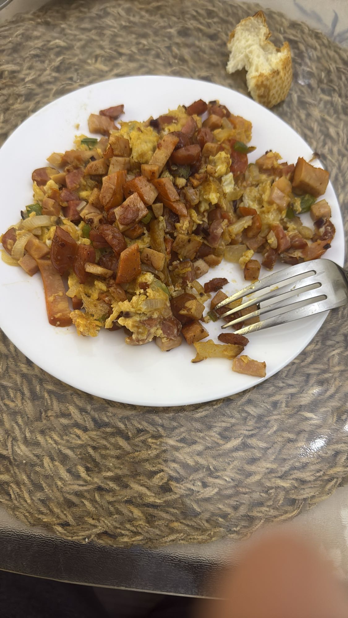 Яичница с колбасой