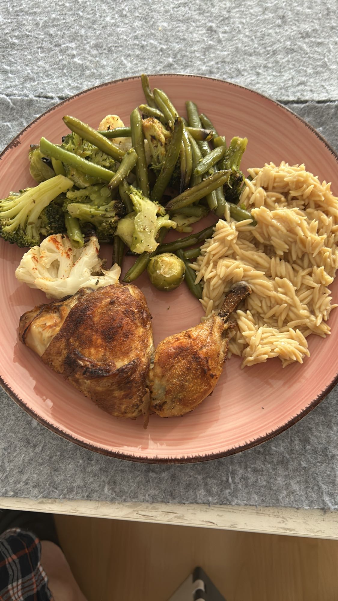 pollo con verduras y orzo