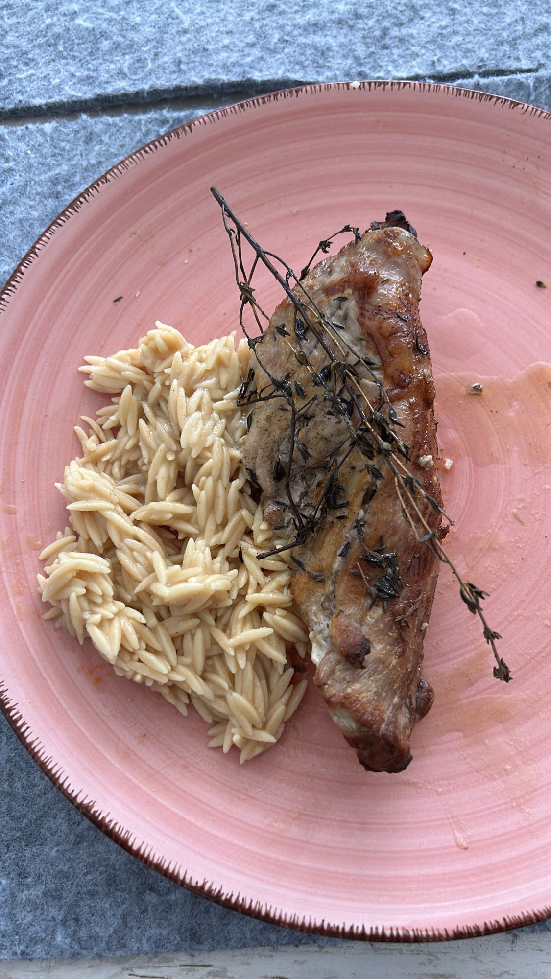 Cerdo con orzo