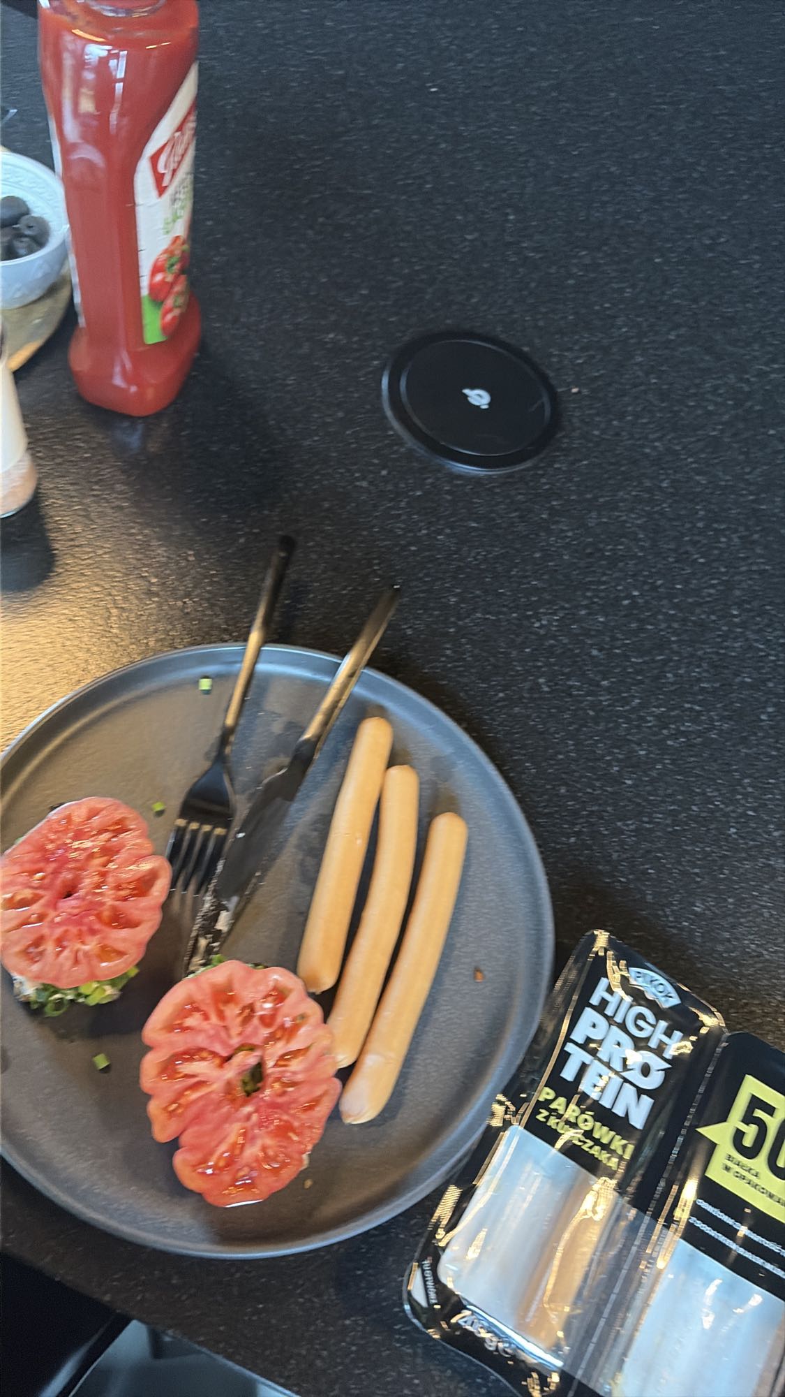 Parówki z pomidorem