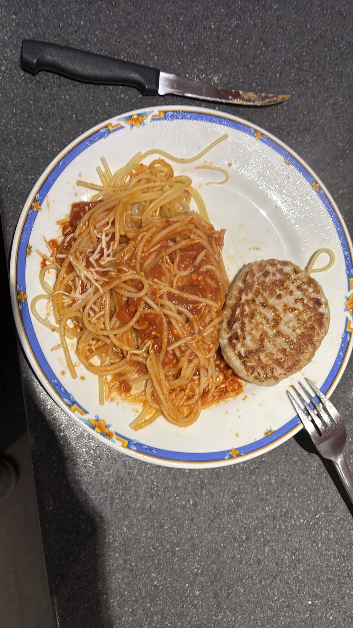 Spaghetti sauce tomate et steak haché de poulet