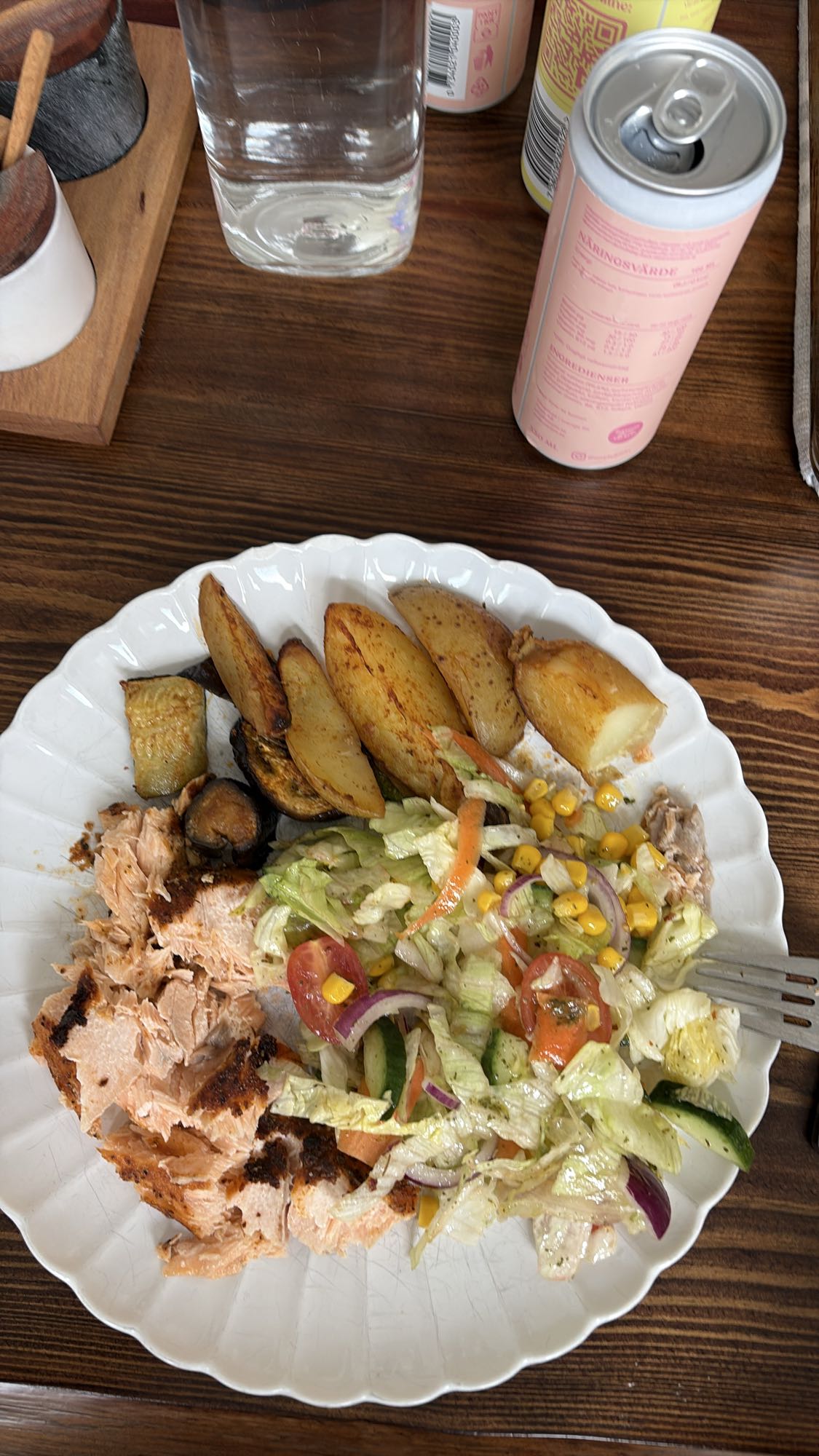 Lax med potatis och sallad