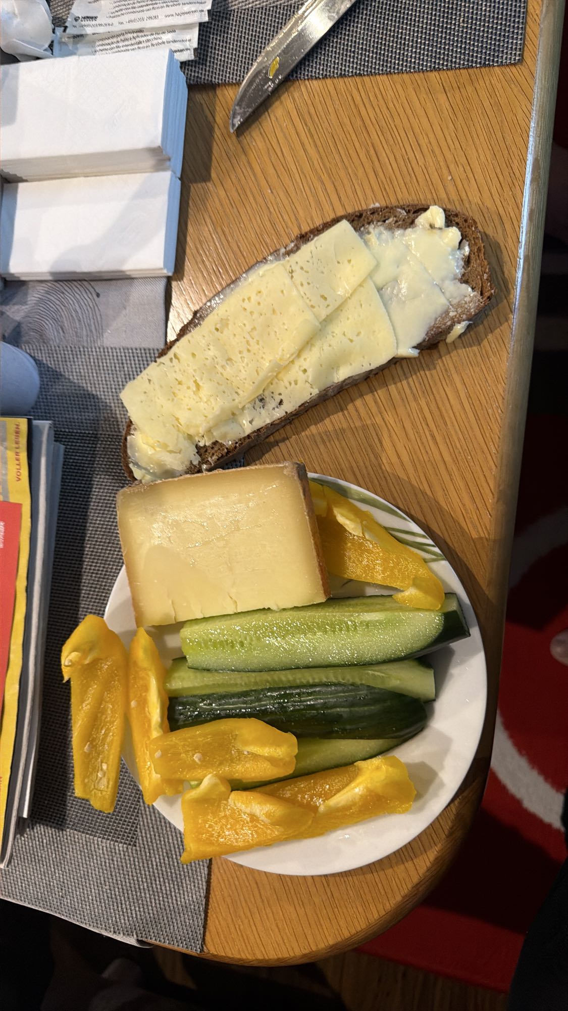 Käsebrot mit Gemüse