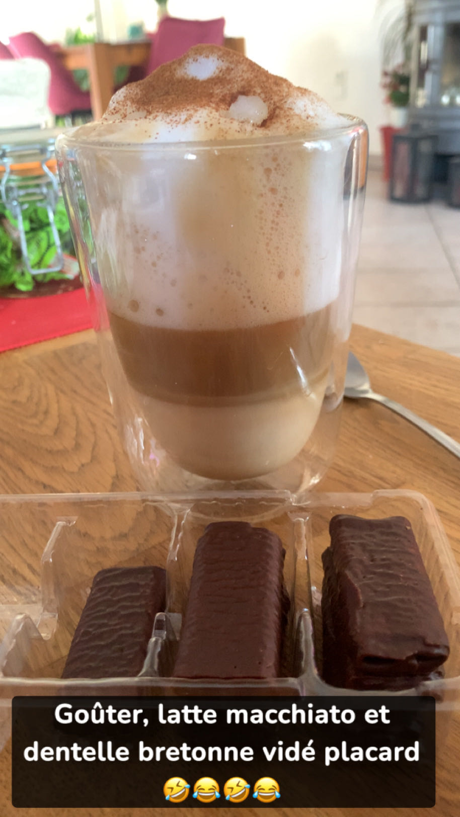 Goûter latte et biscuits