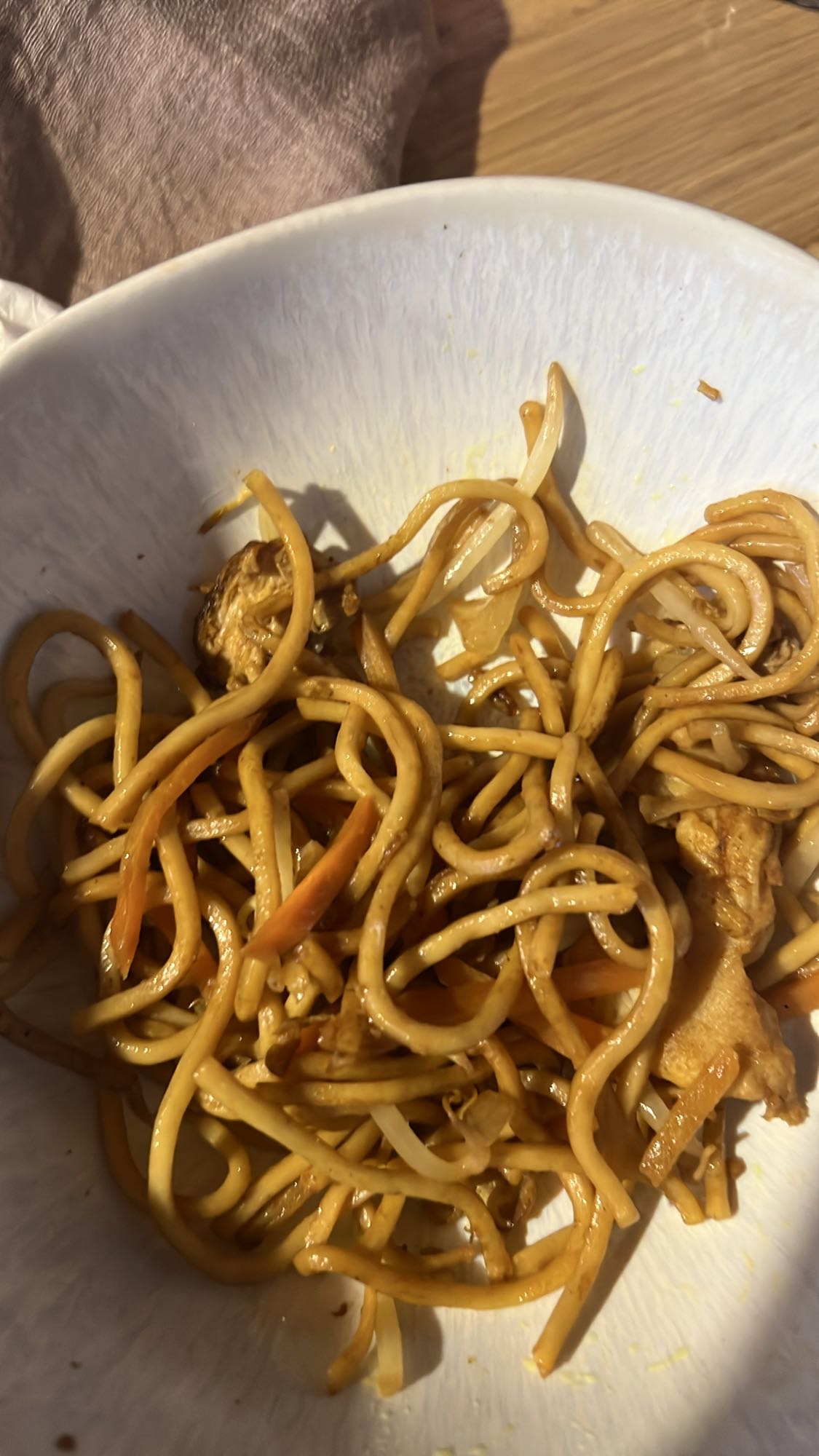 Gebratene Nudeln mit Huhn