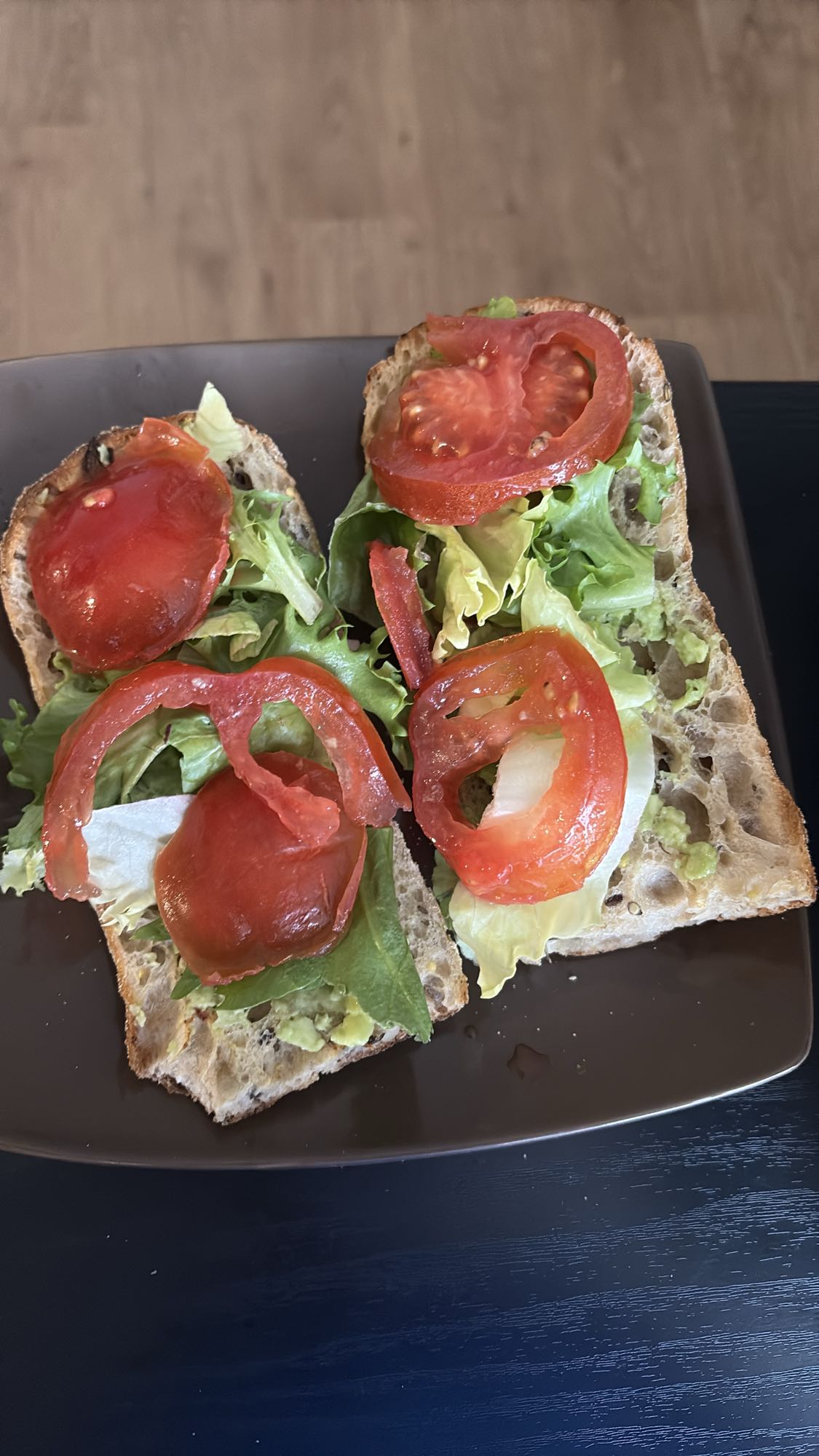 Tartines avocat tomate