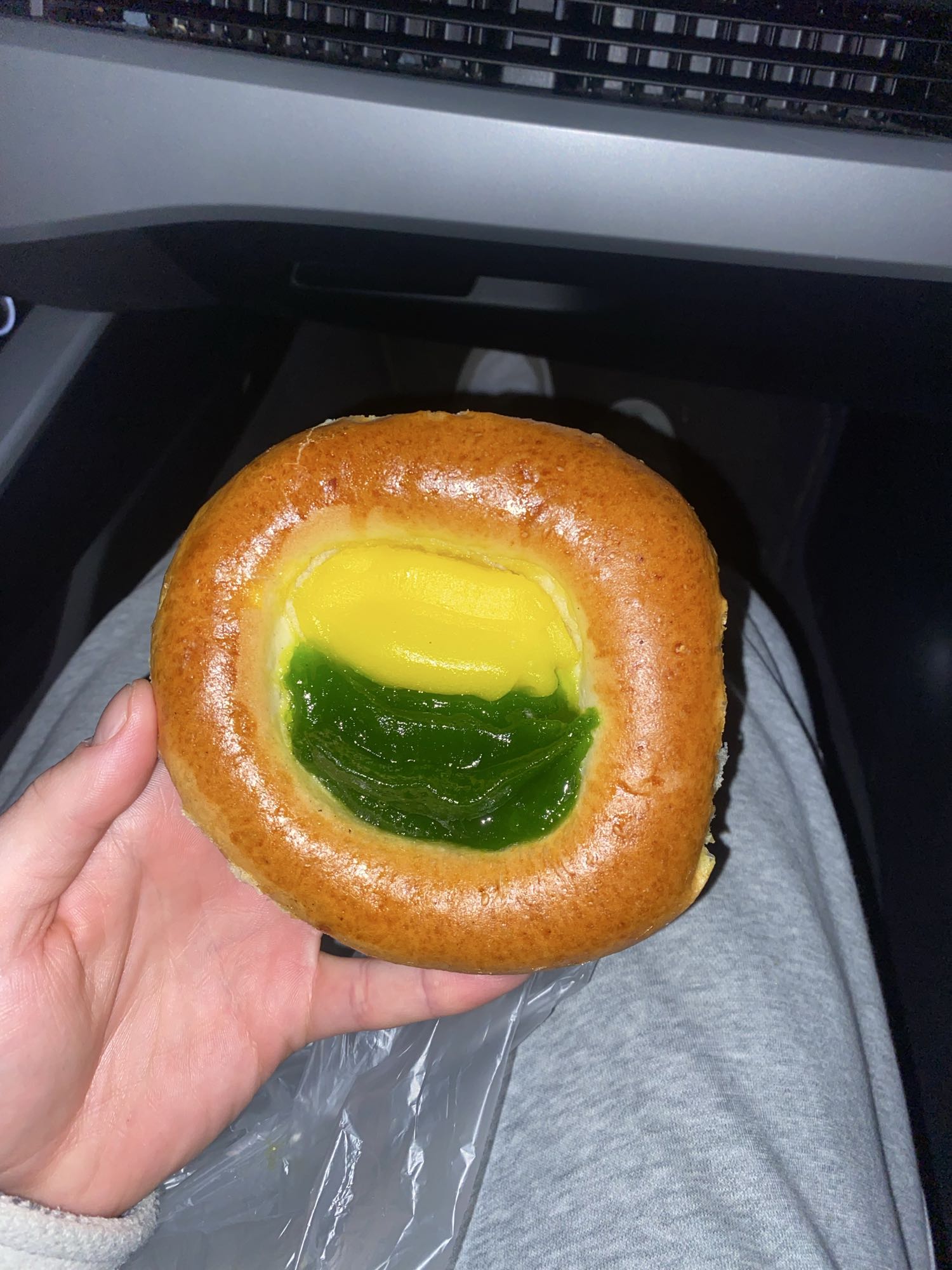 Słodka bułka z galaretką