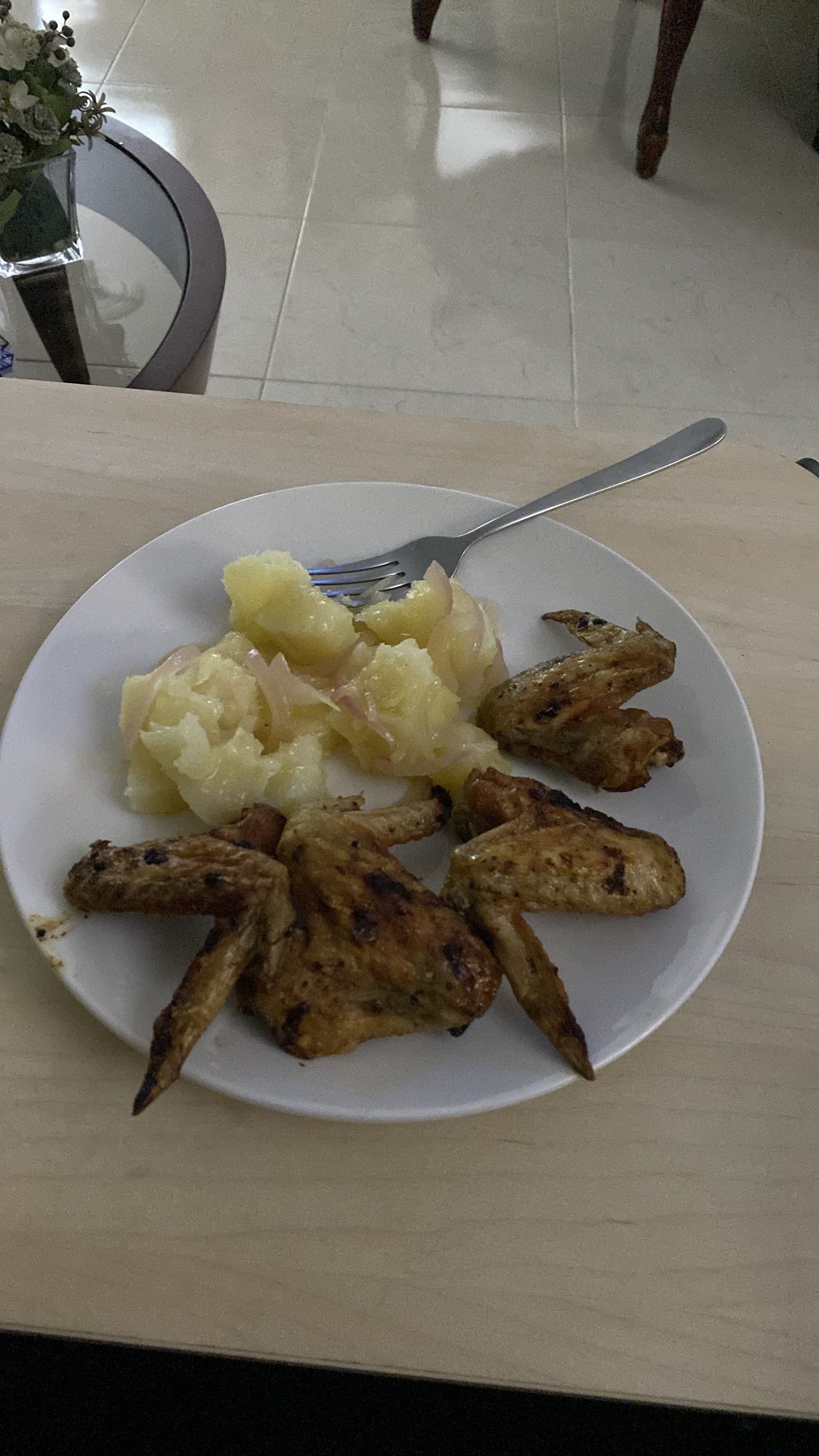 alitas con yuca