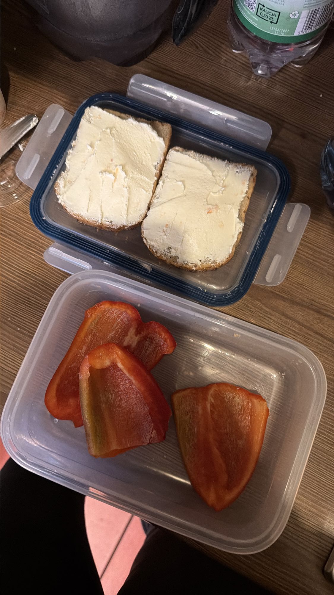 Kanapki z serkiem i papryką