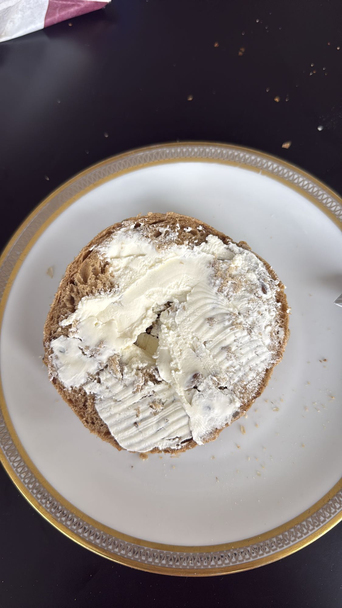 Brötchen mit Frischkäse