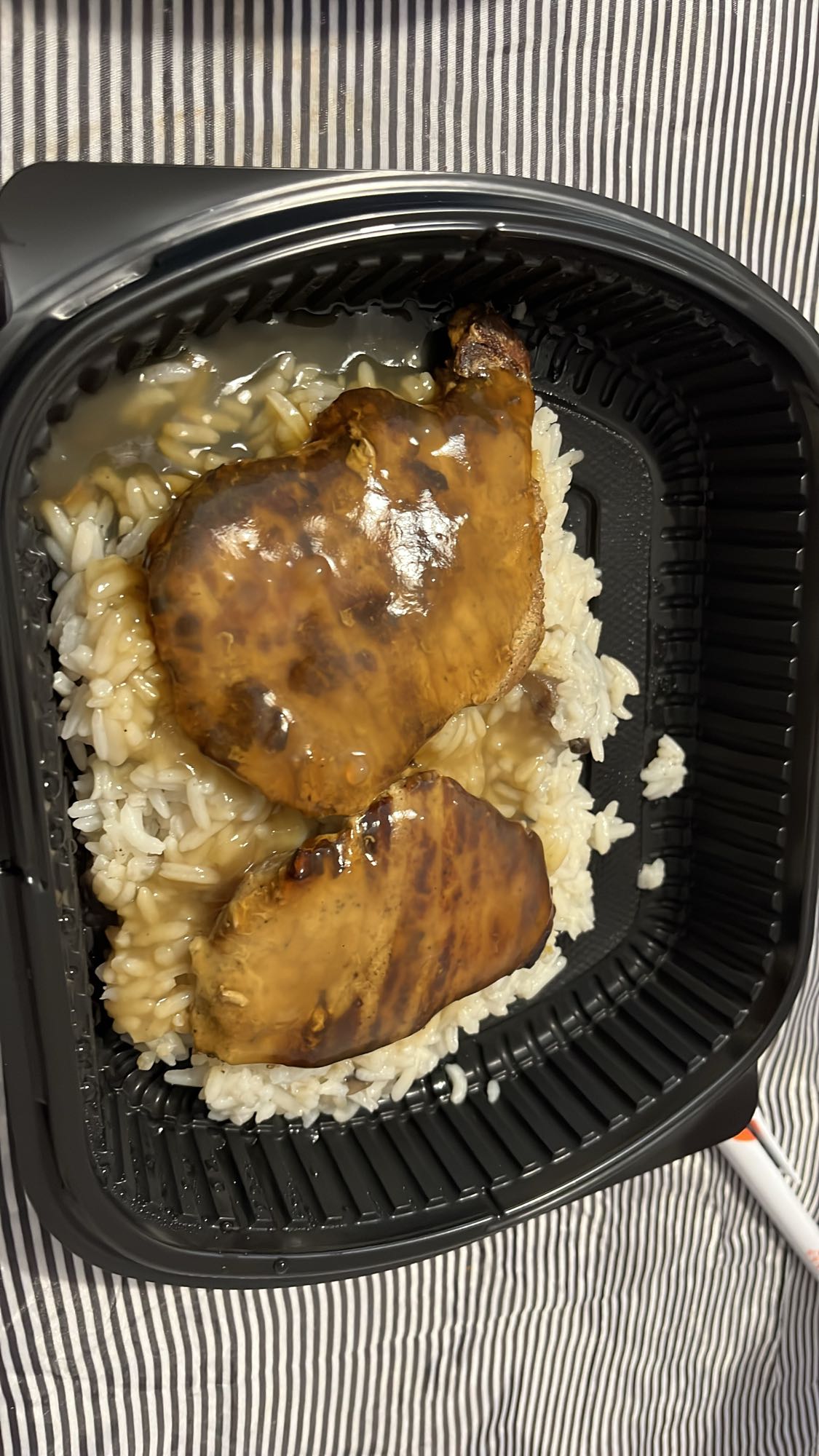 Пиле с ориз и сос