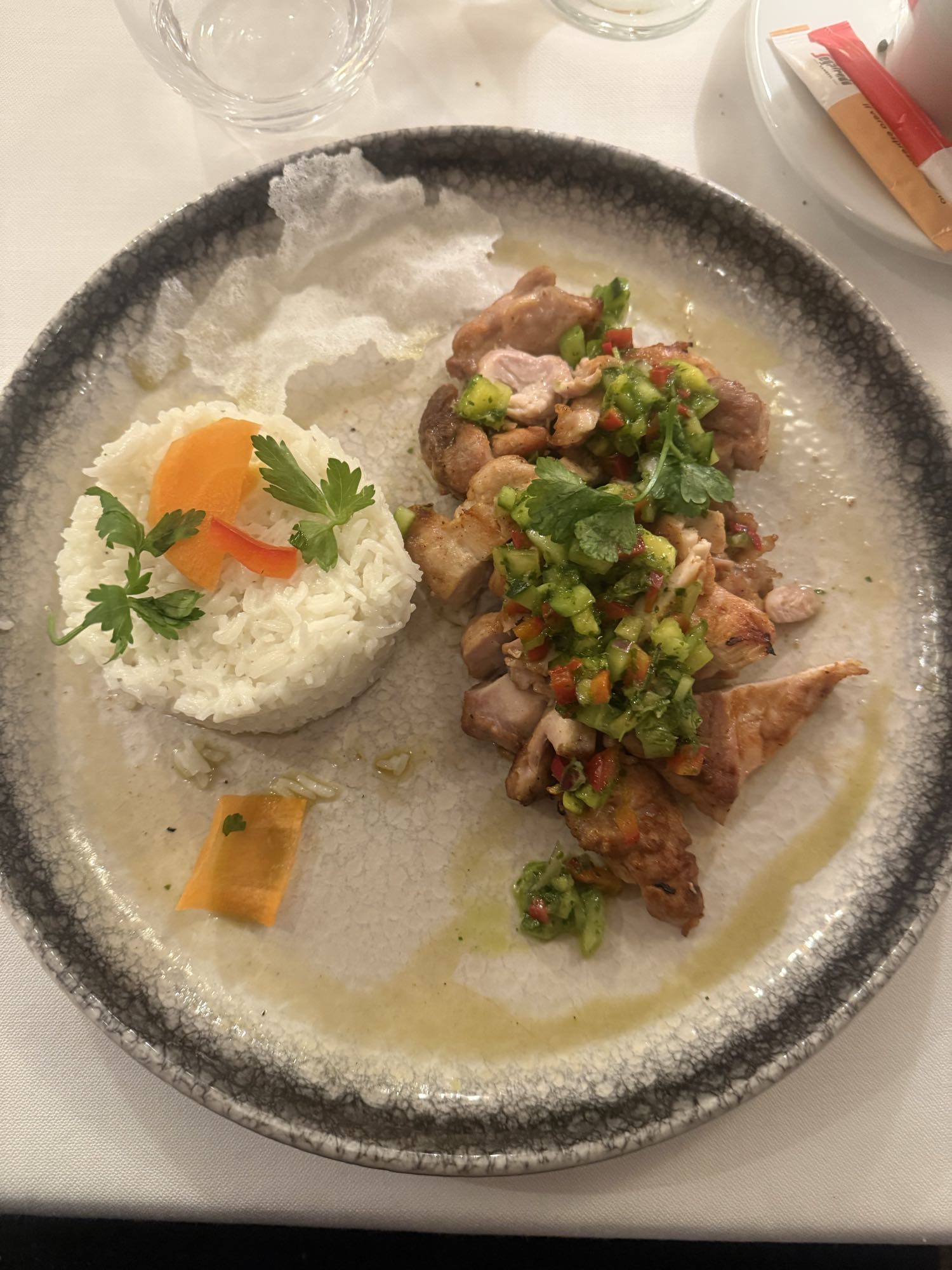 Pui cu orez si salsa