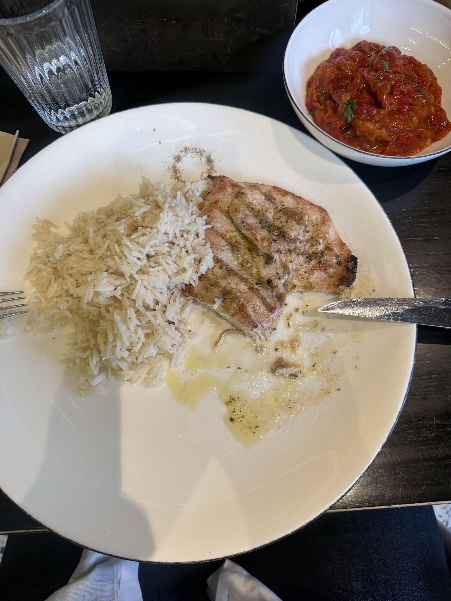 Somon cu orez si rosii