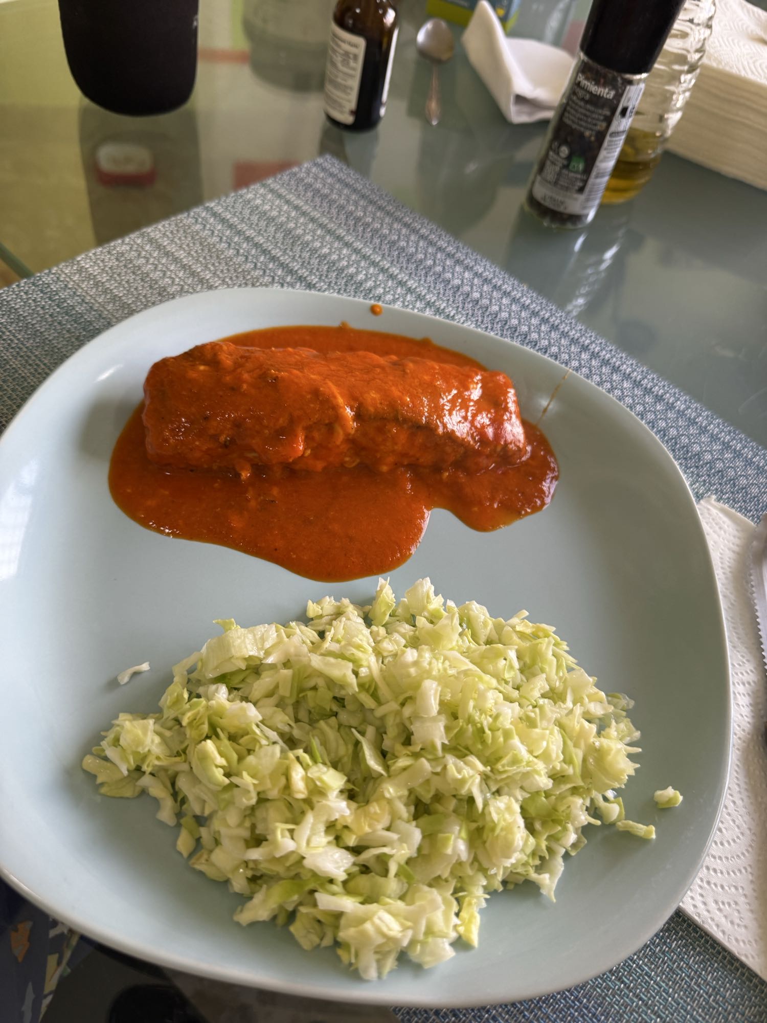 pollo en salsa con col