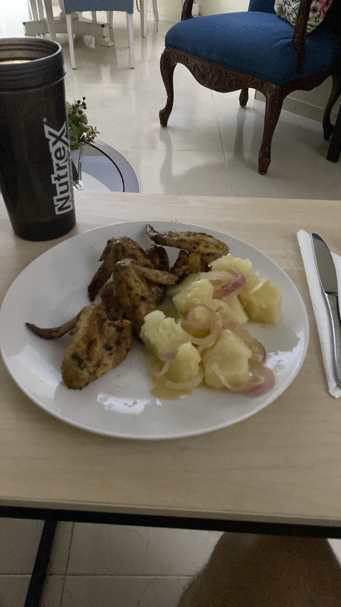 pollo con papa y cebolla