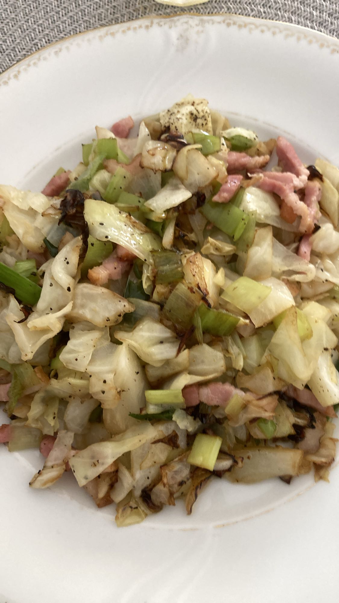 Stekt kål med bacon