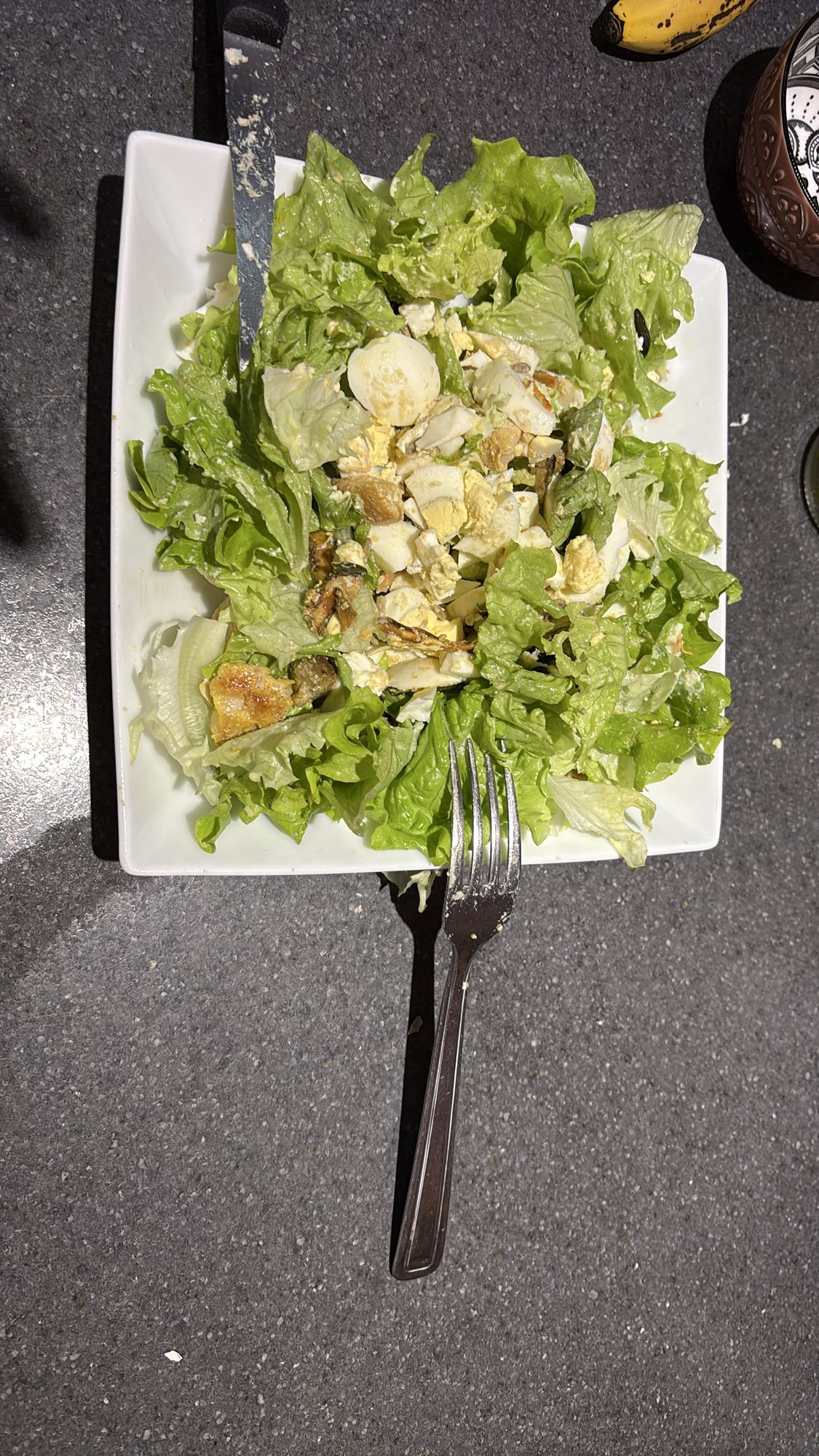 Salade laitue, 3 œufs durs et poulet grillé