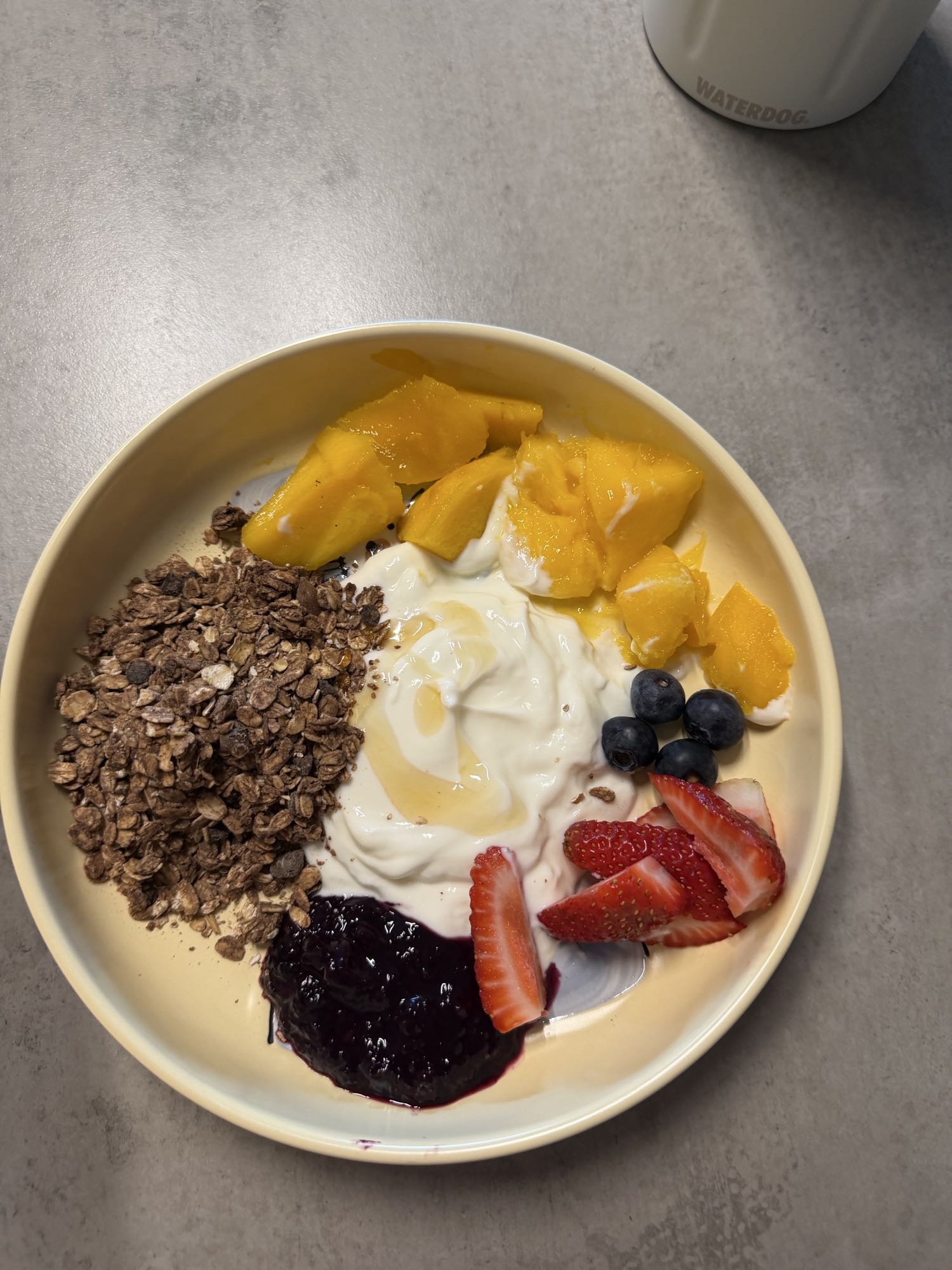 bol de yogur con frutas