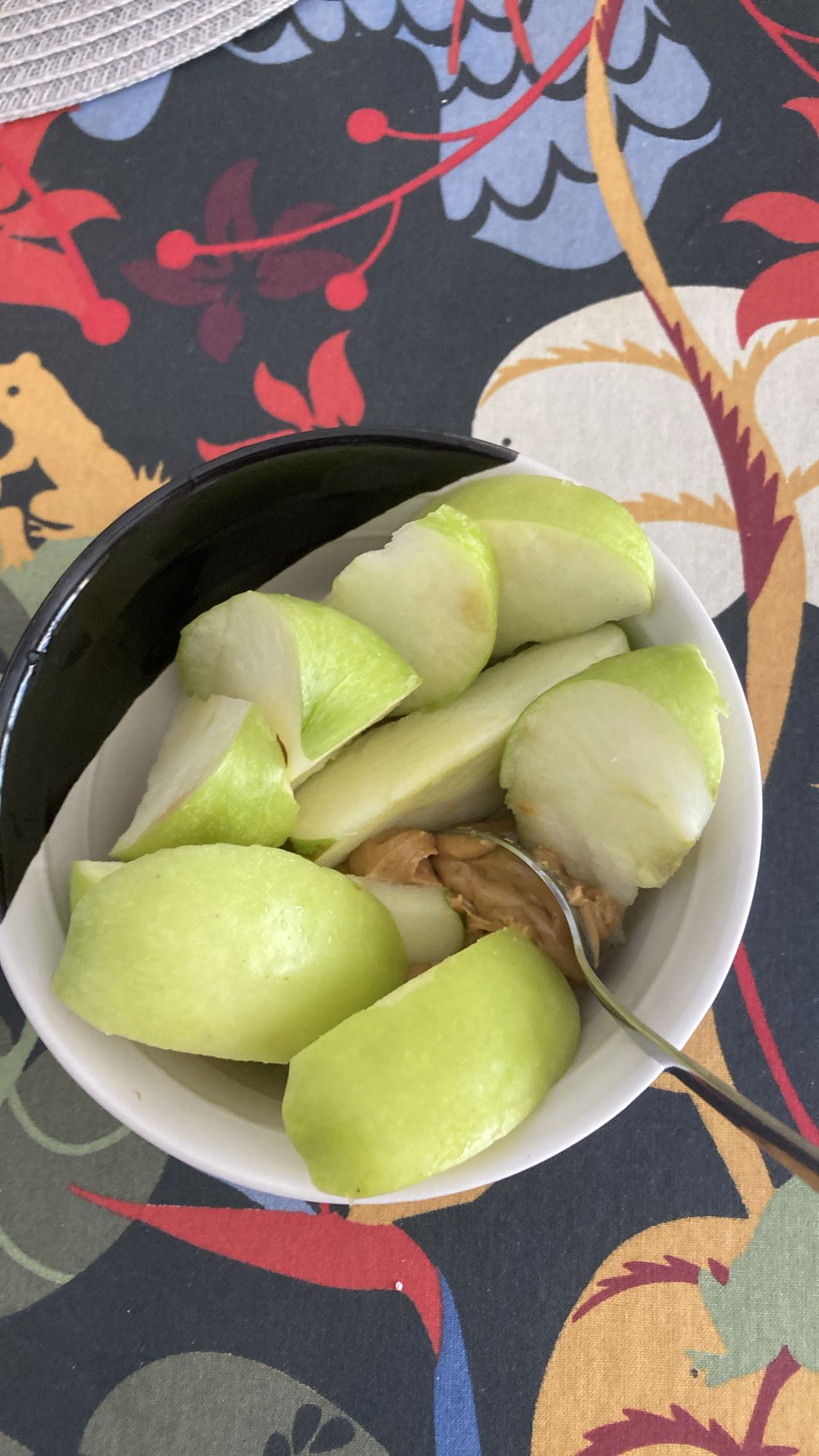 Äpple med jordnötssmör