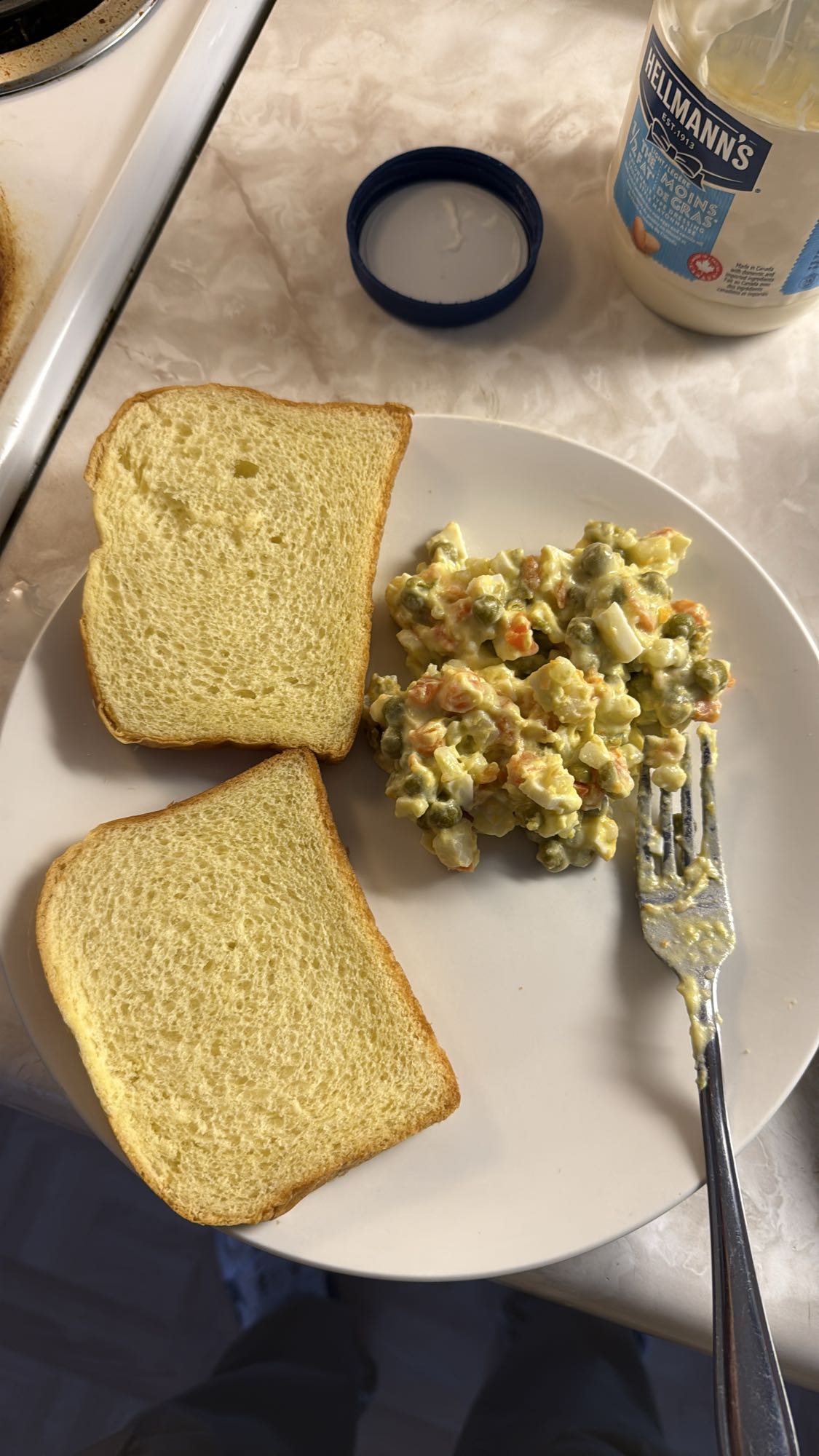 Salade russe et pain