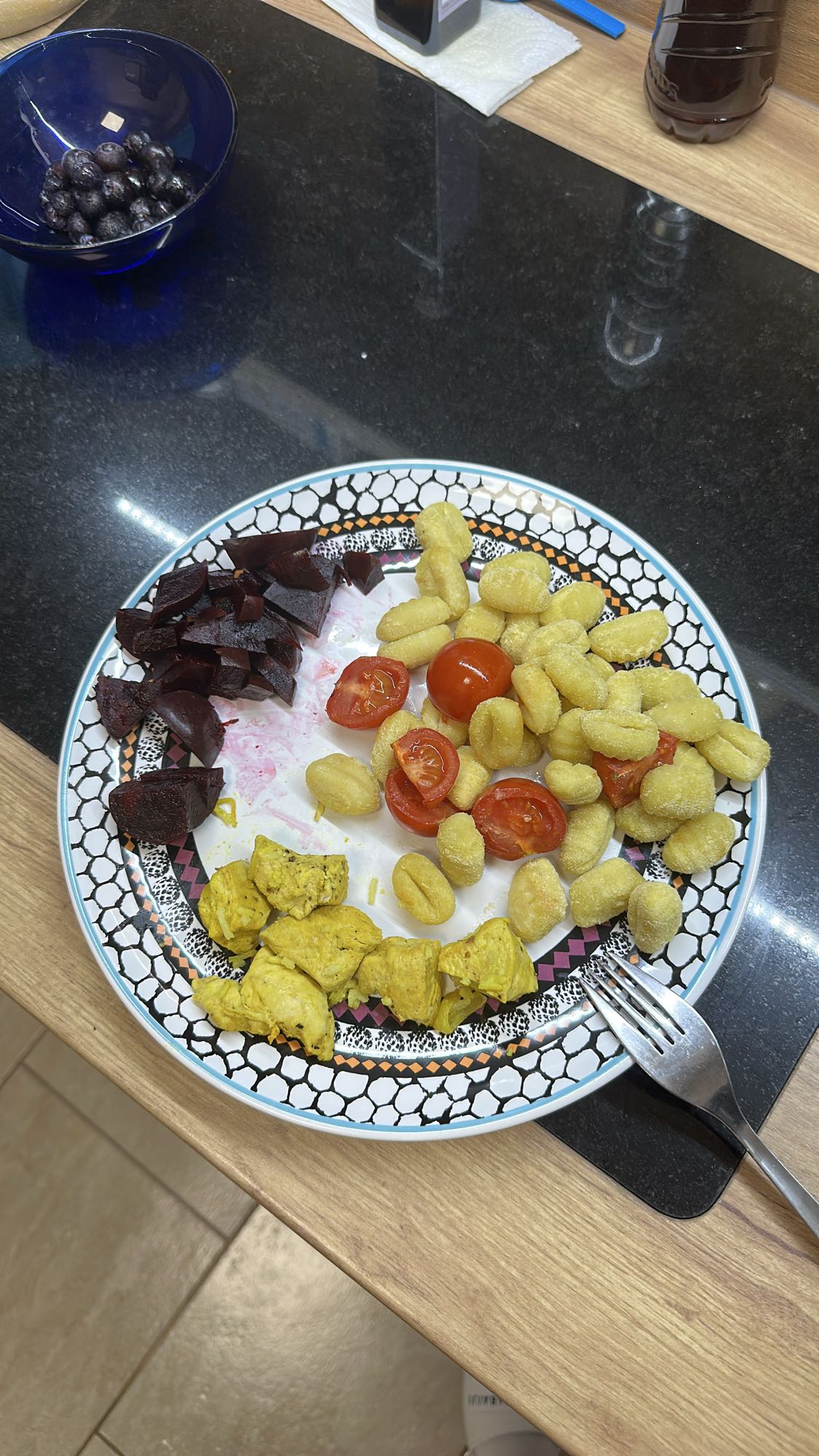 ñoquis con pollo y remolacha