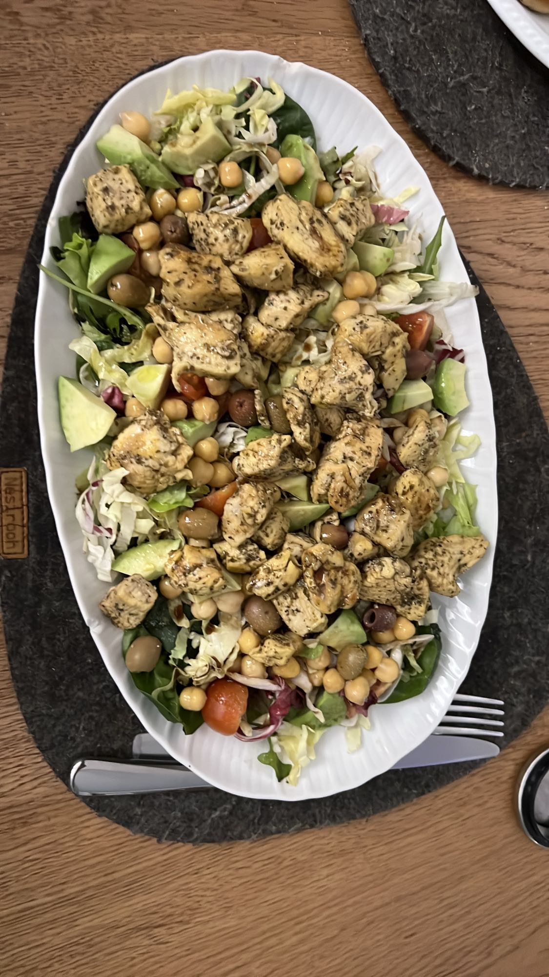 Insalata pollo e avocado
