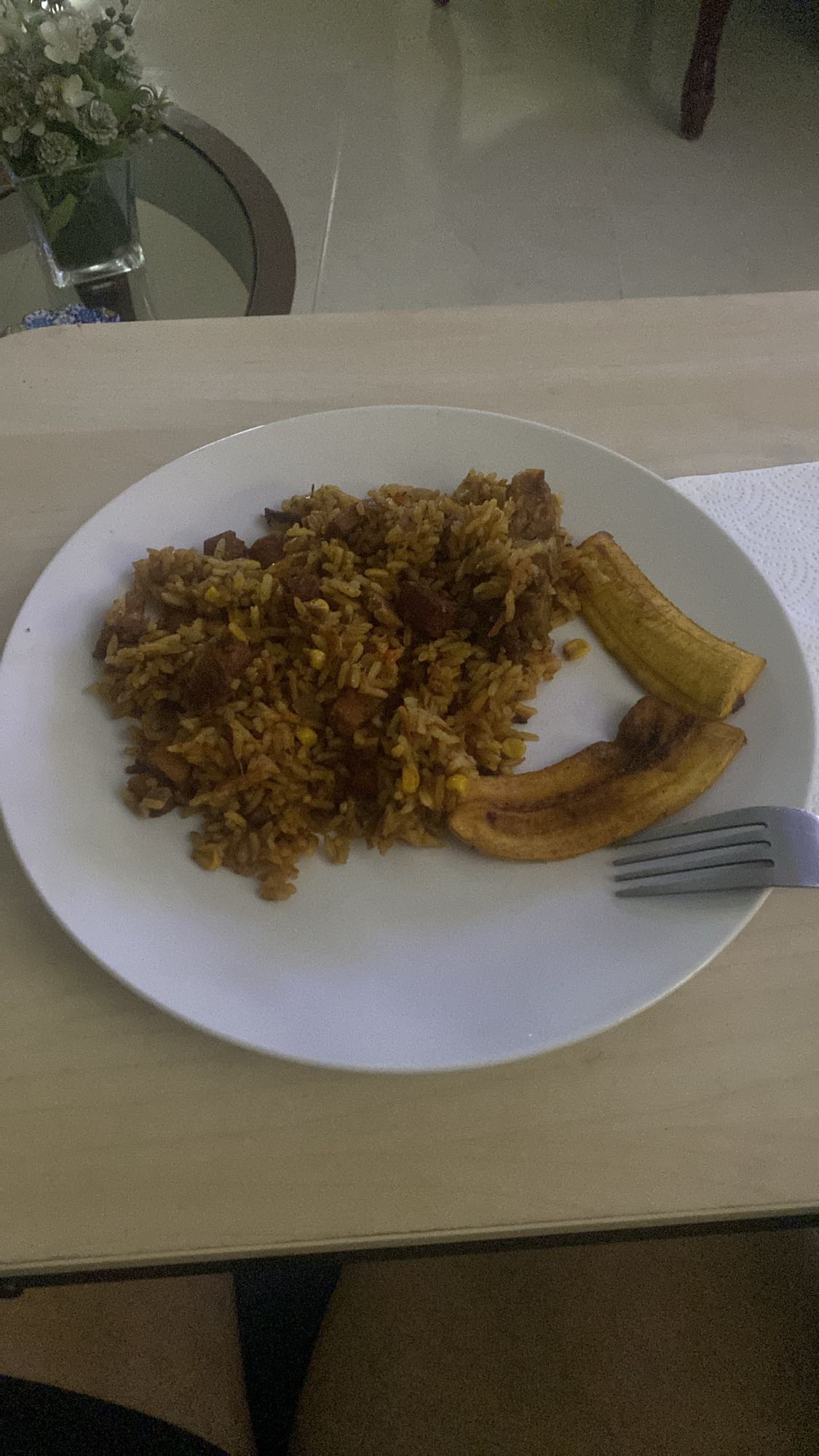 arroz con carne y plátano