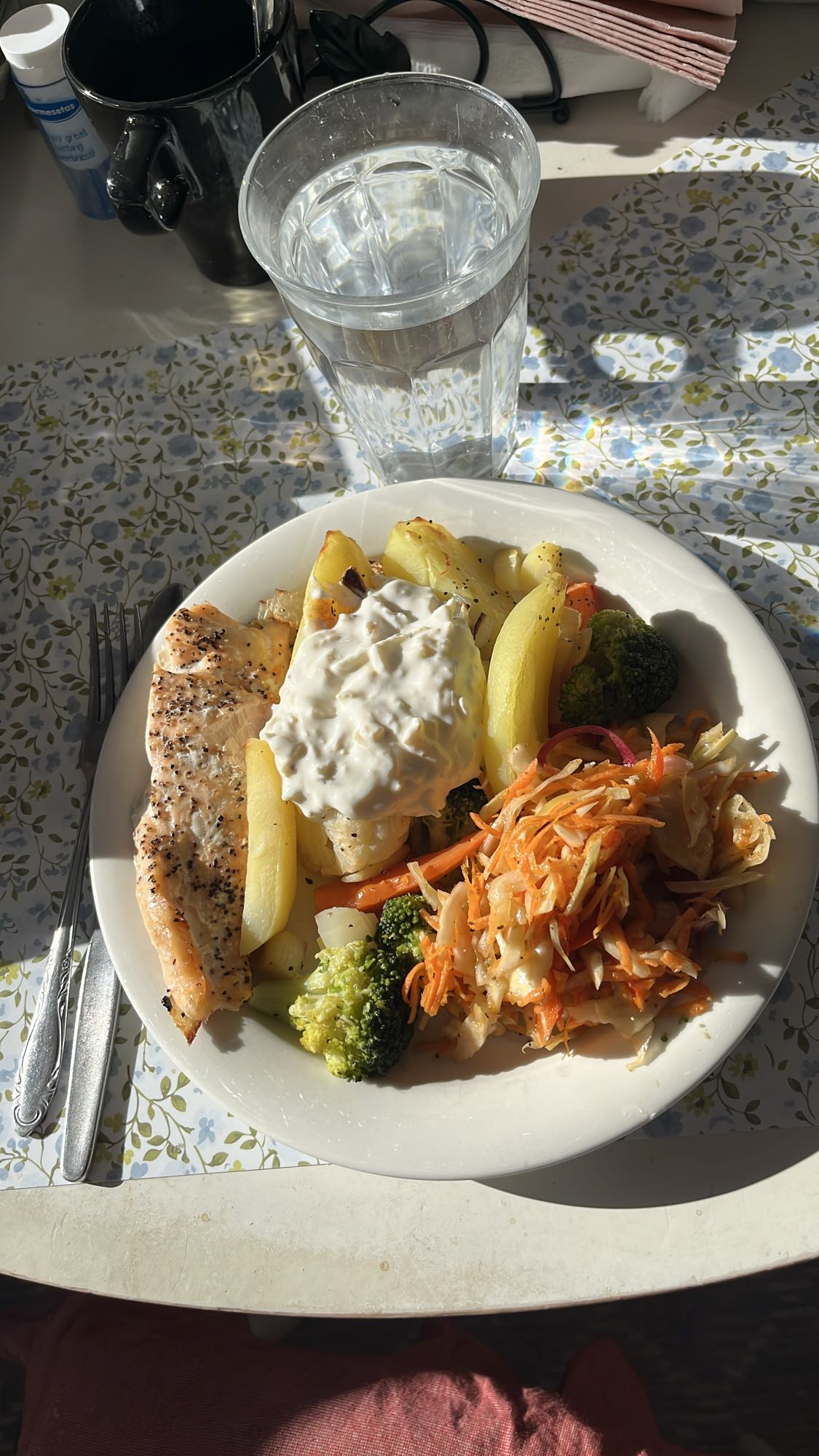 Lax med potatis och grönsaker