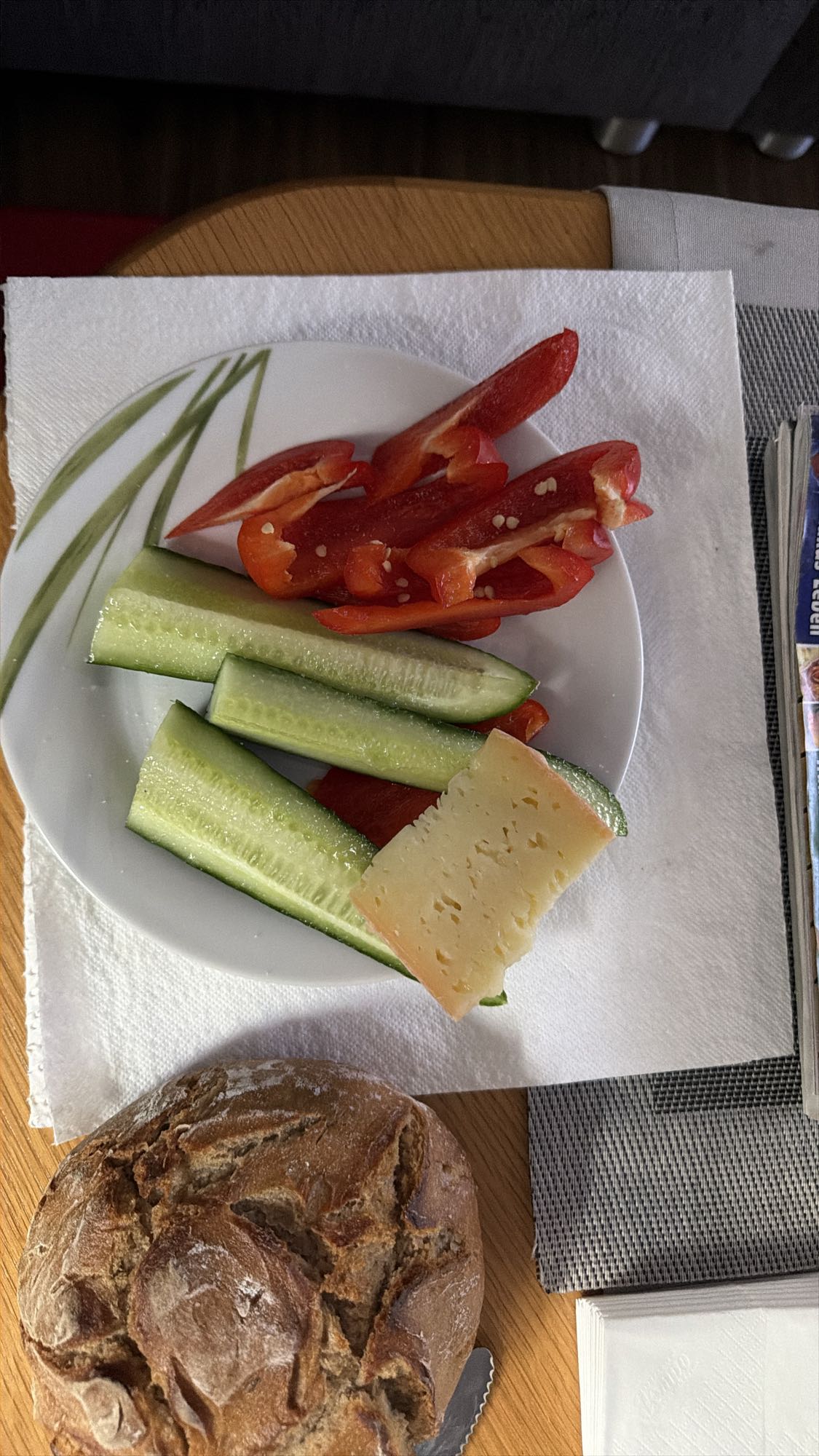 Gemüse mit Käse und Brot