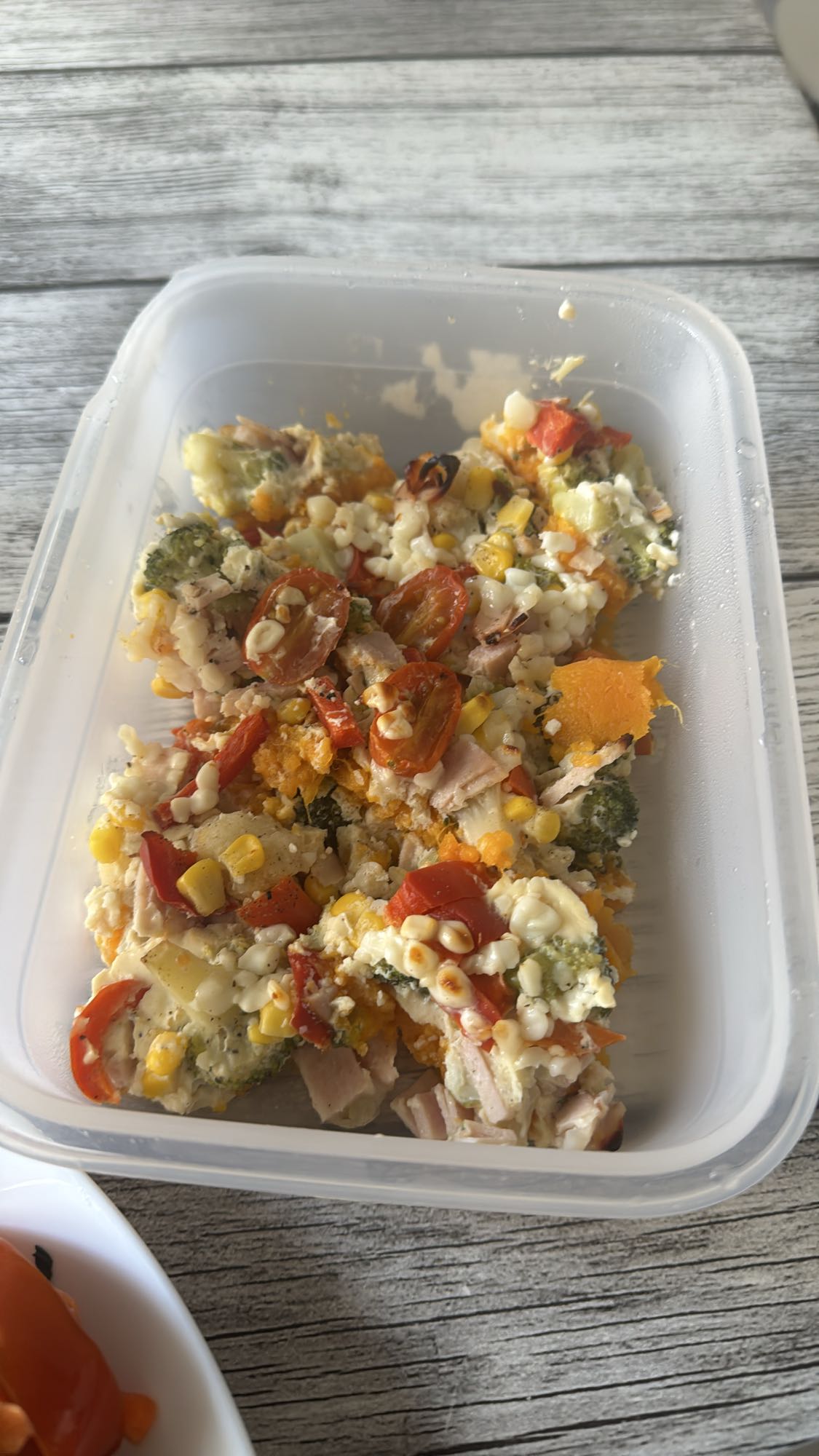 Kycklinggrönsakslåda med kalkonskinka, ägg och superminikeso