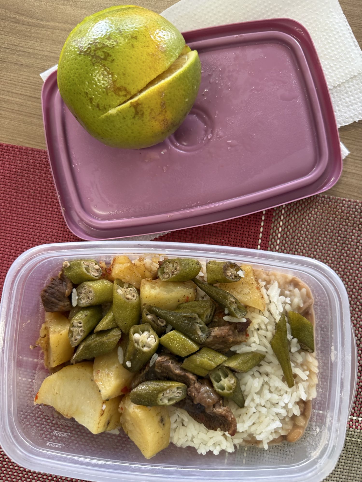 Arroz com carne e laranja