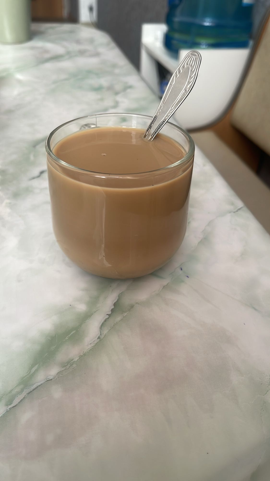 Кофе с сахаром и молоком