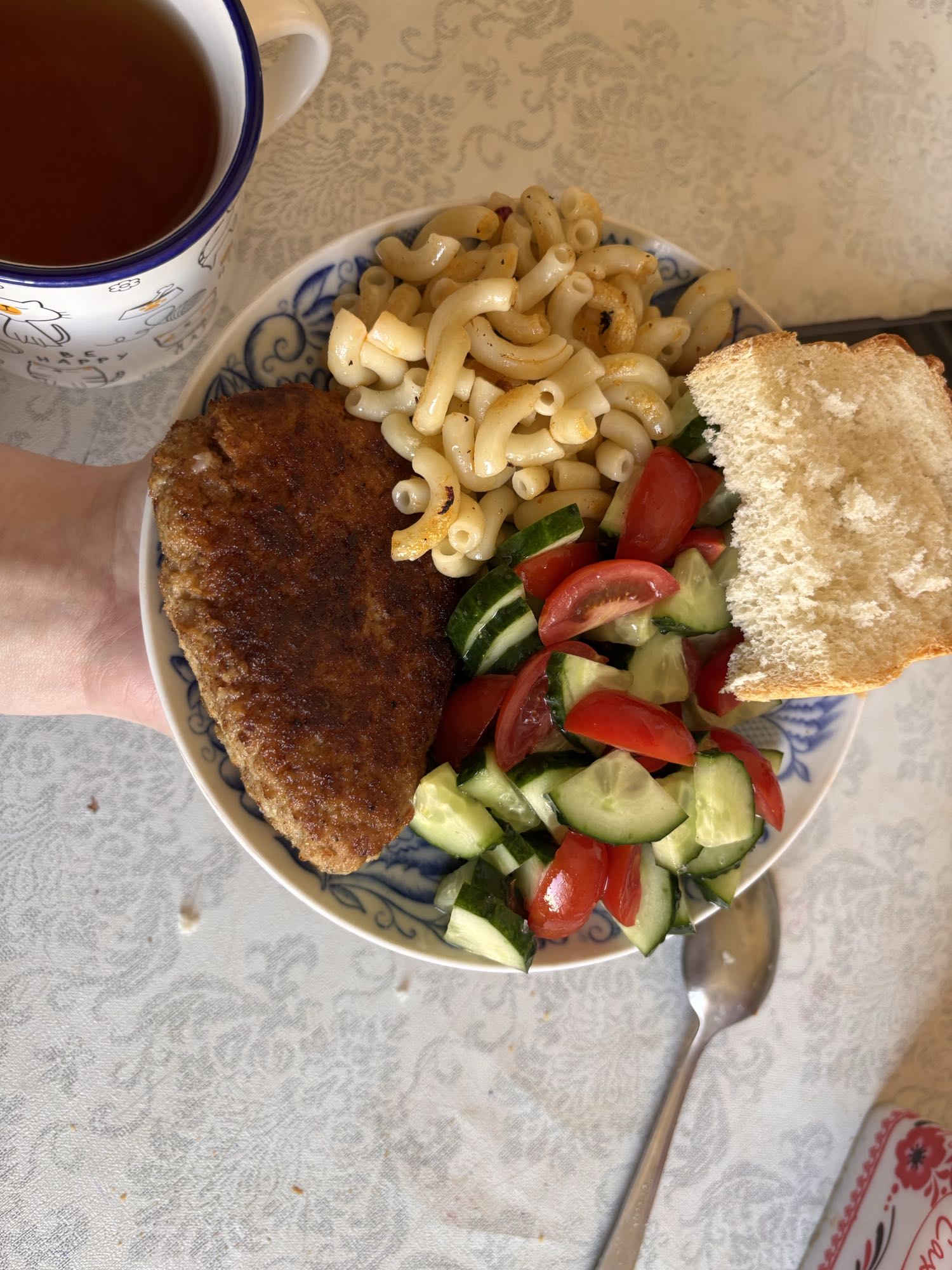 Котлета с макаронами