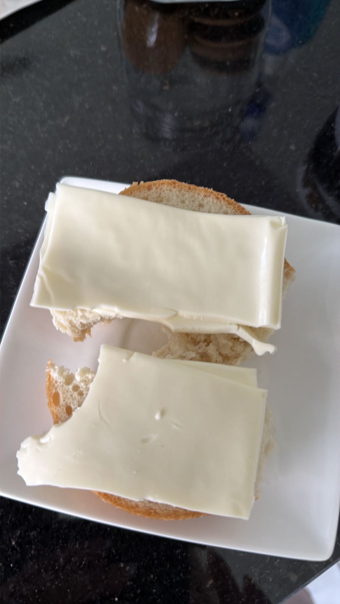 Brötchen mit Käse