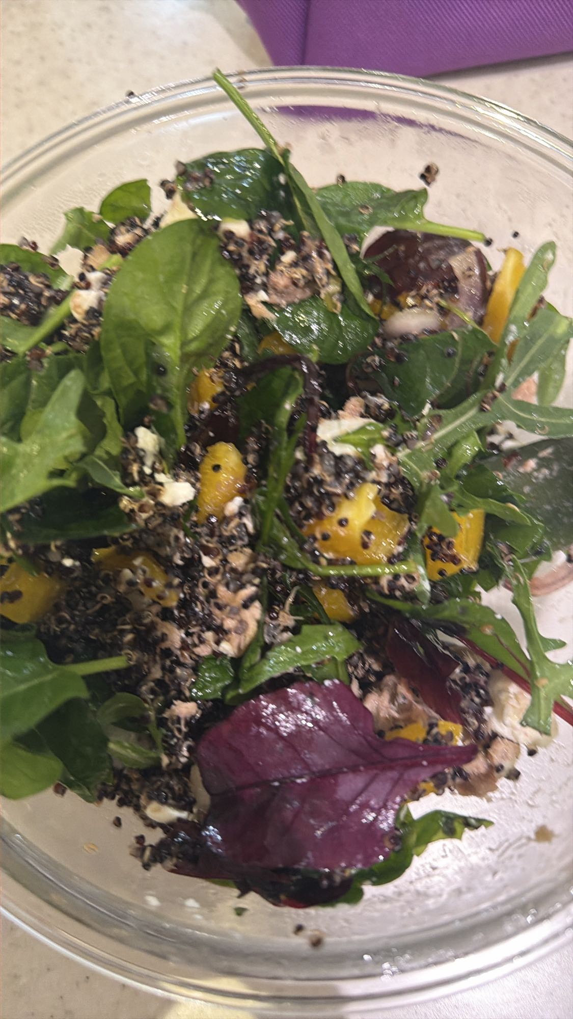 Salată cu quinoa și ton