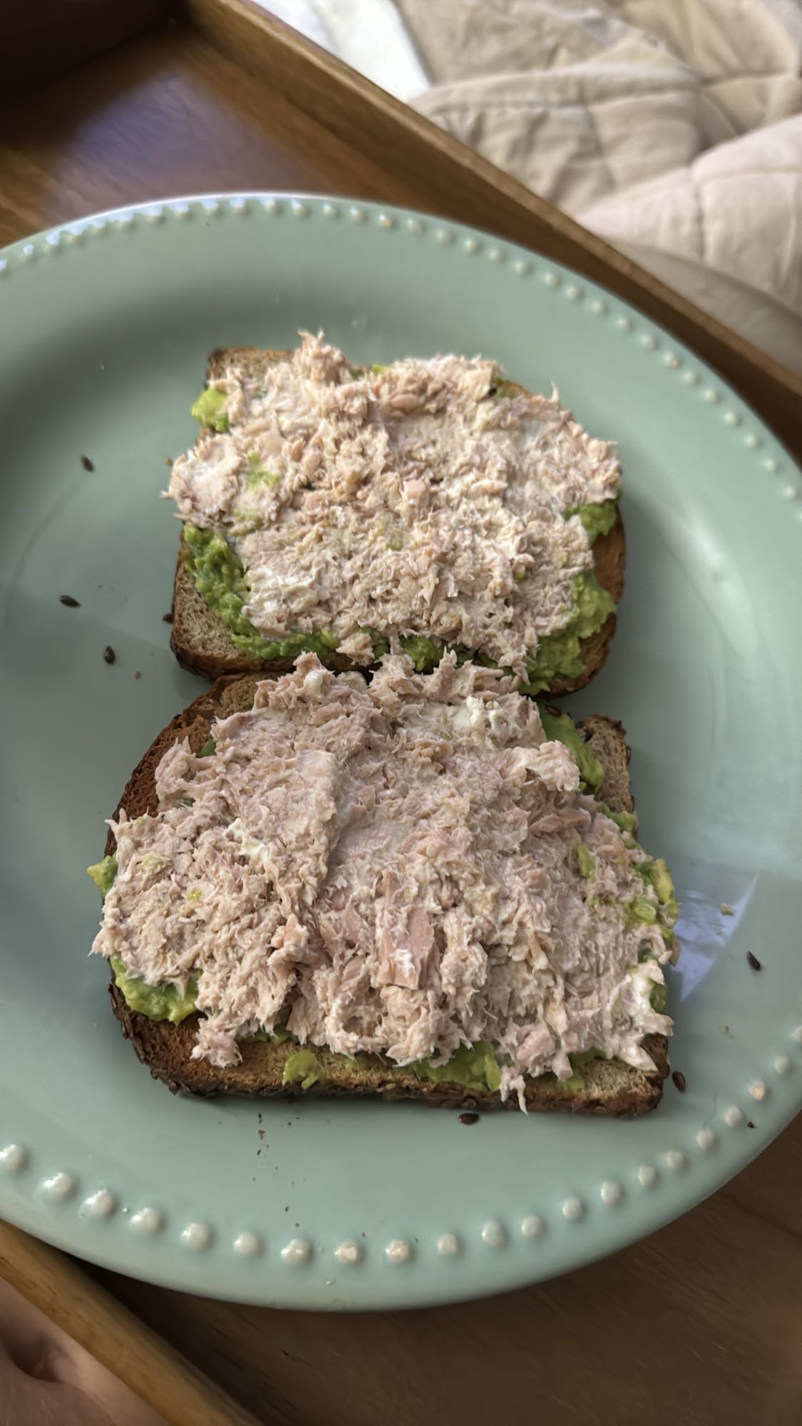 tostadas con atún y aguacate