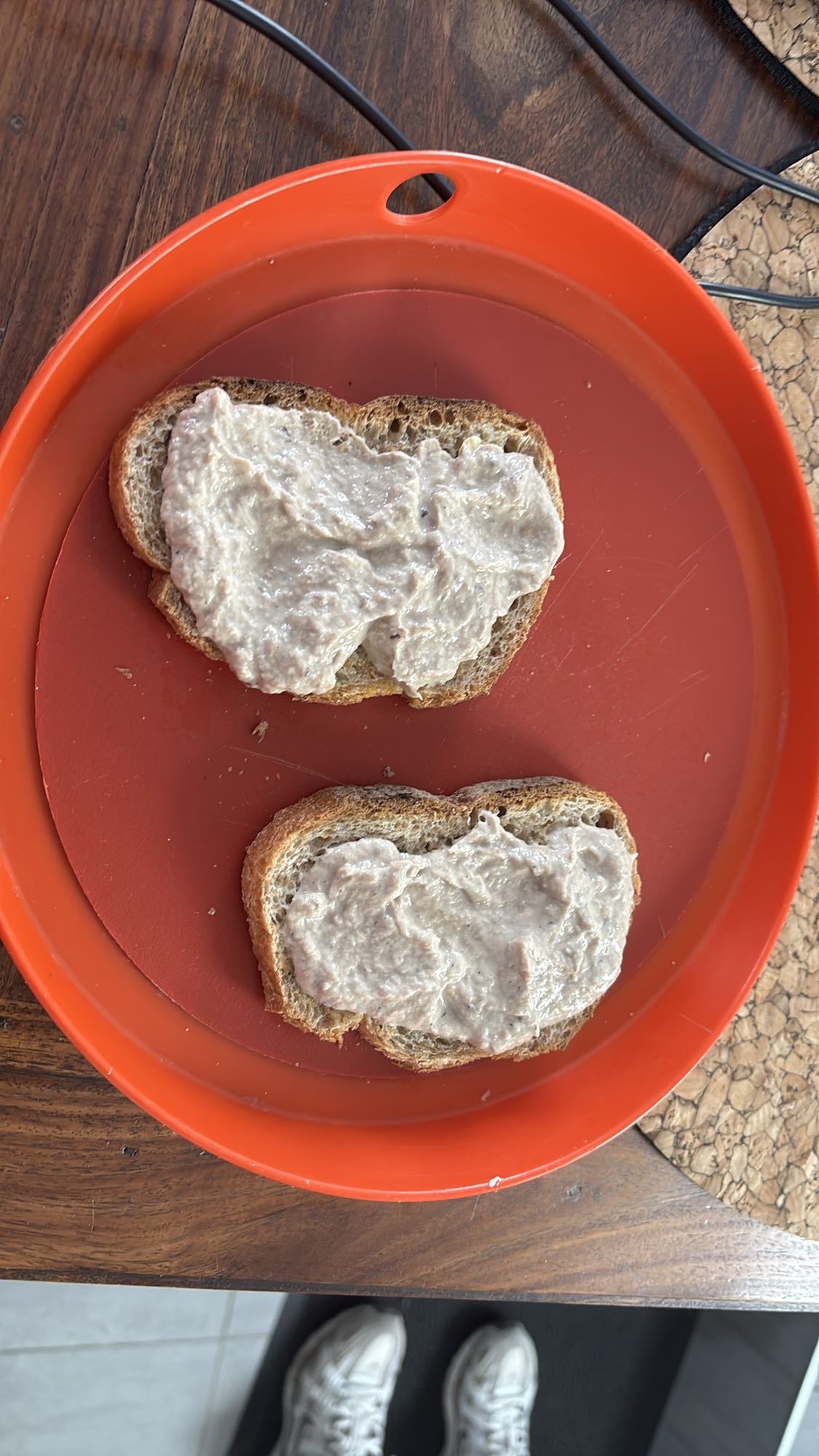 Tartines aux sardines et fromage blanc au pain complet
