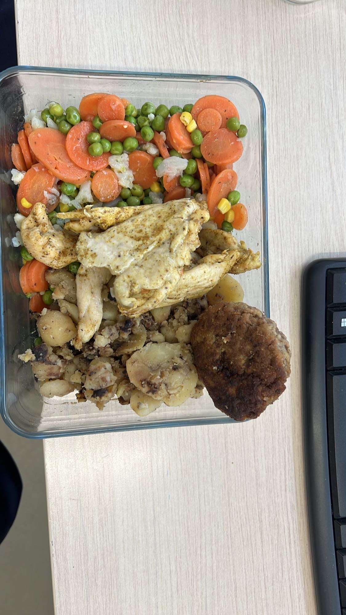 Kurczak z warzywami i kotlet