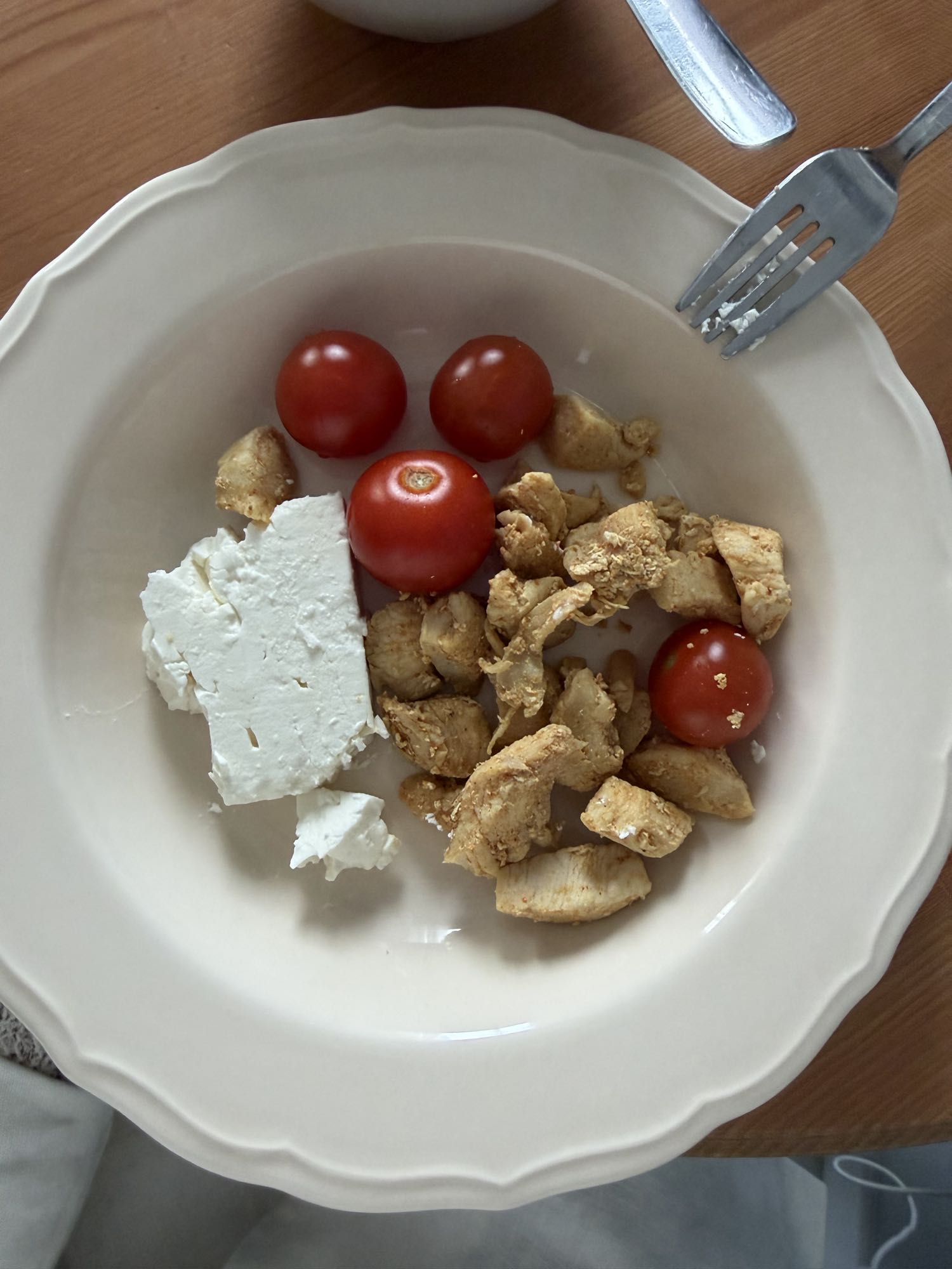 Курица с фетой и томатами