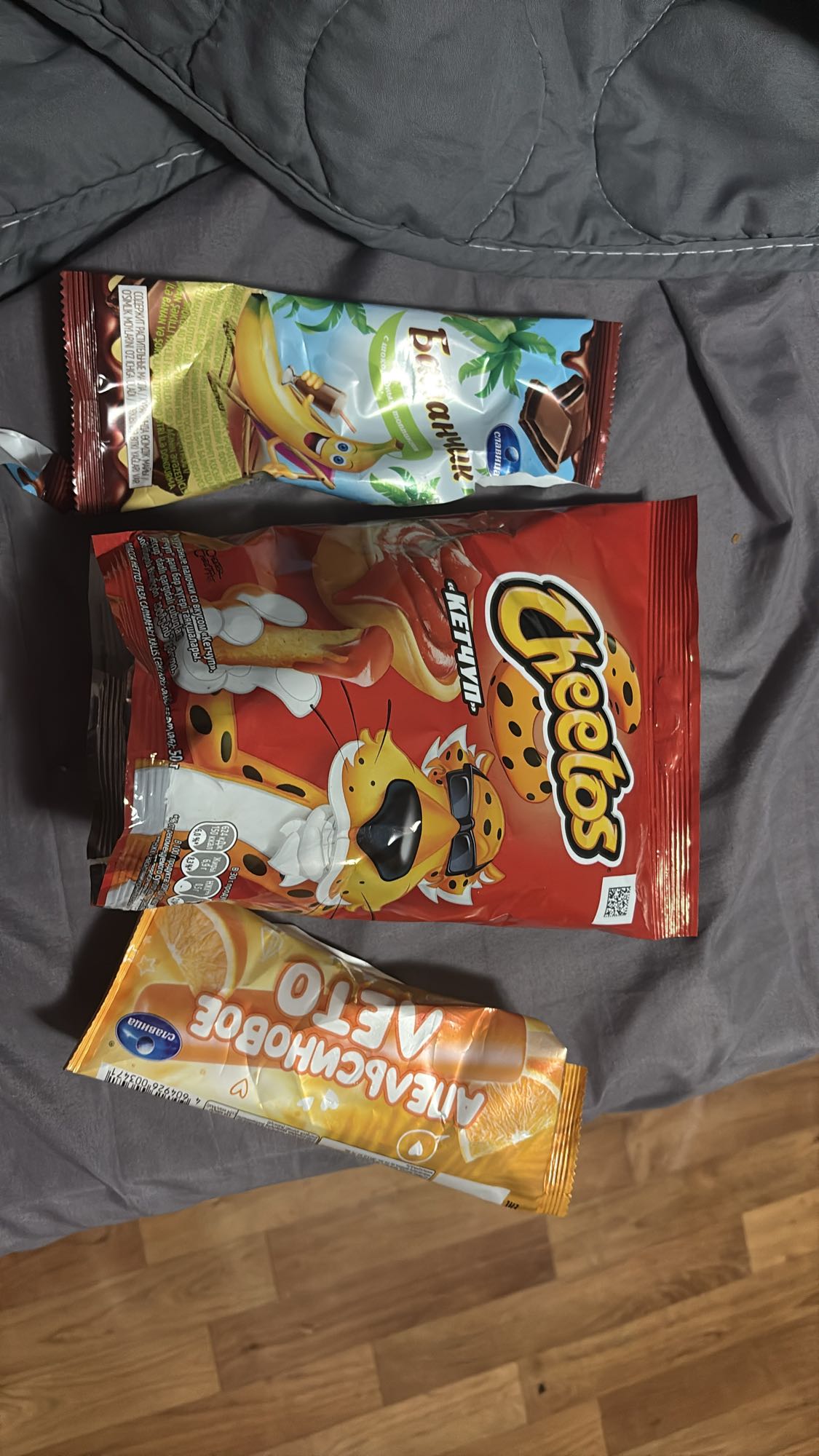 Сладкие снеки и мороженое