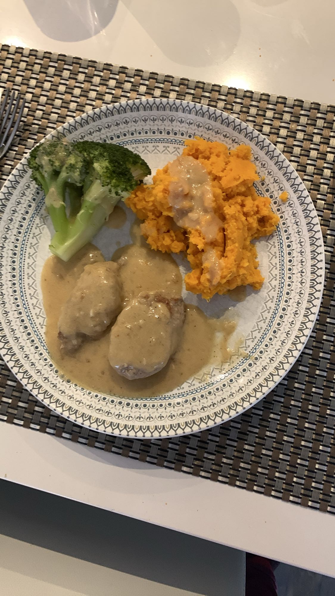 Poulet sauce et légumes