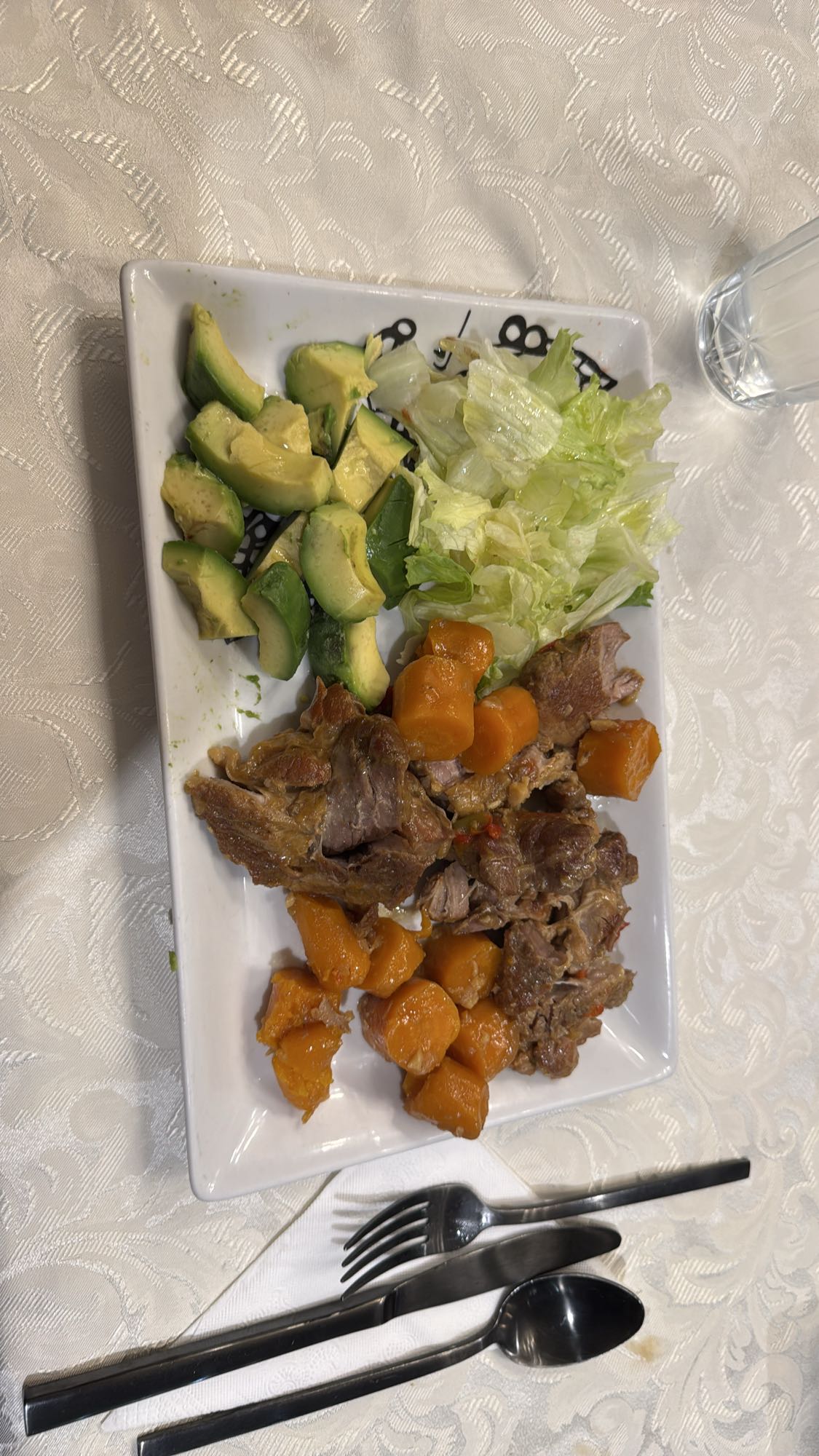 carne con aguacate