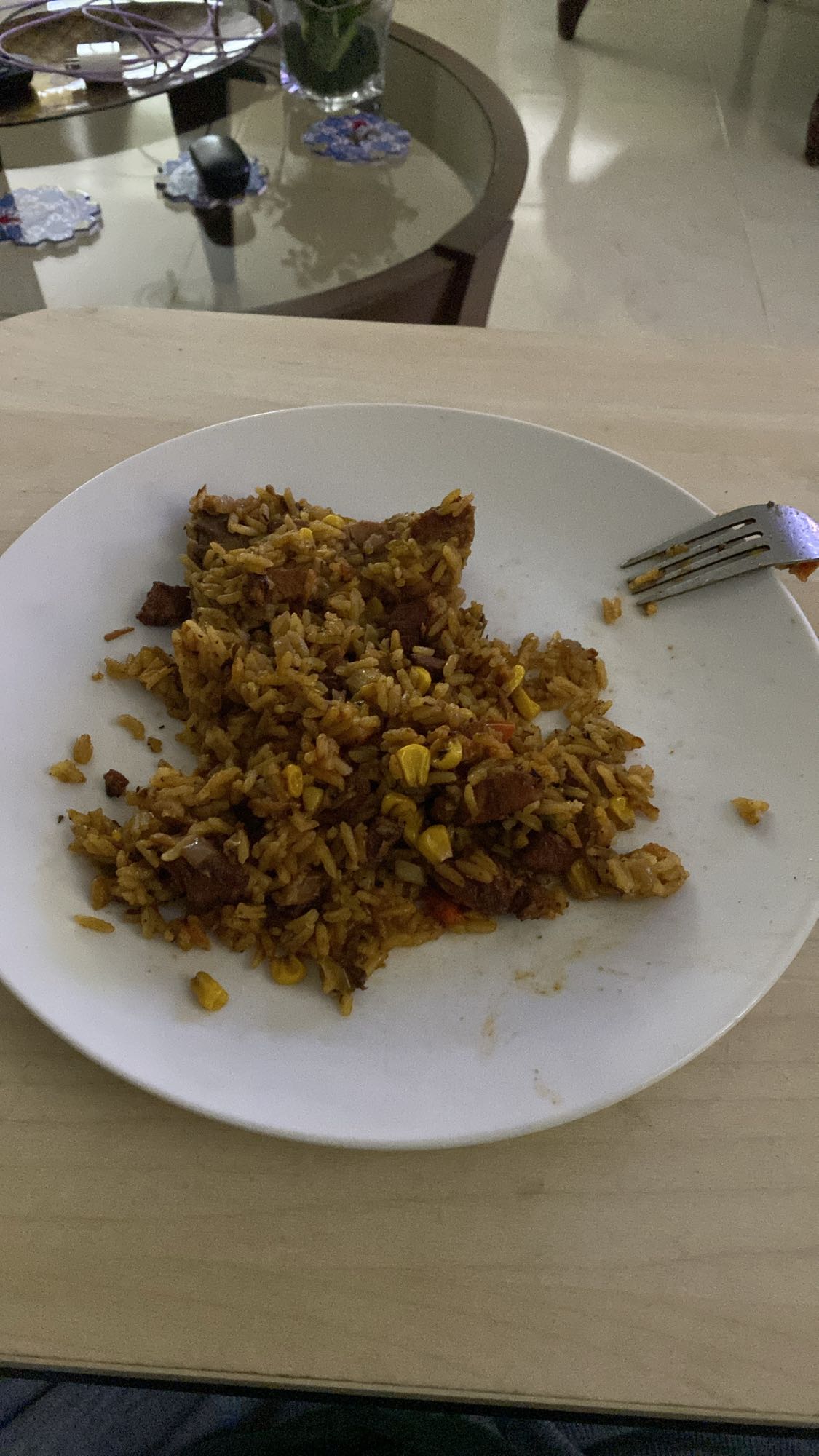 arroz con carne y maíz