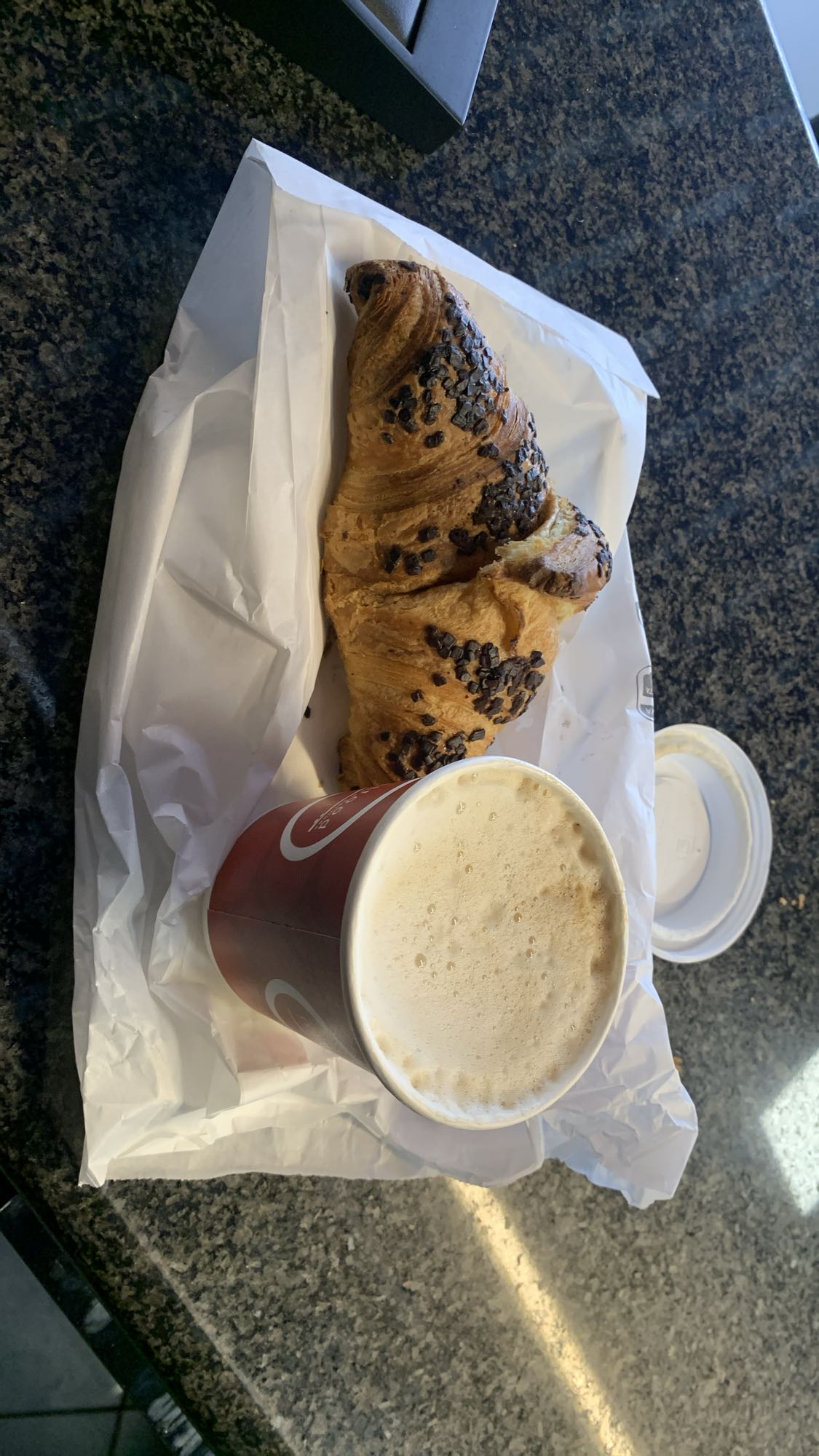 Cornetto e cappuccino