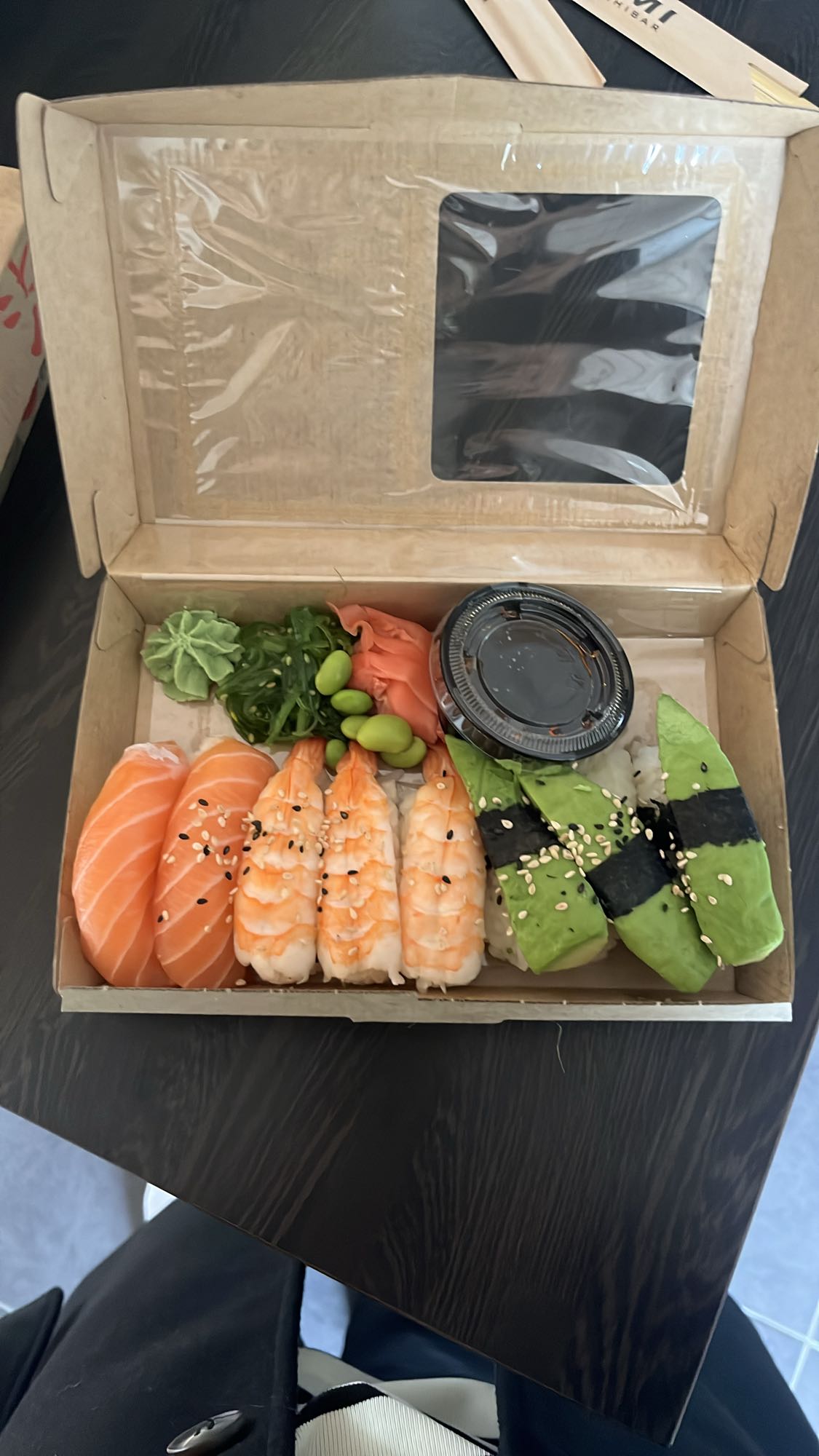 Sushibox med lax och räka