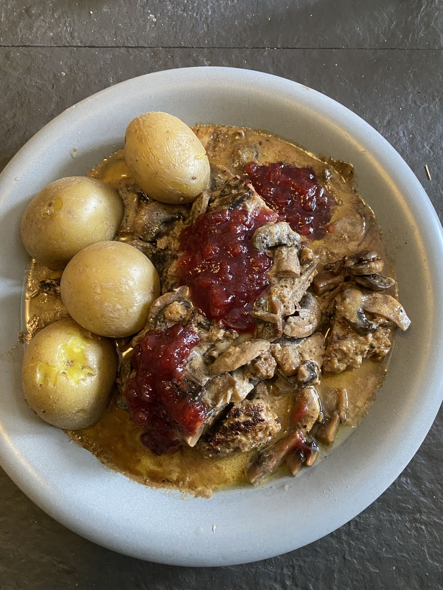 Köttbullar med potatis