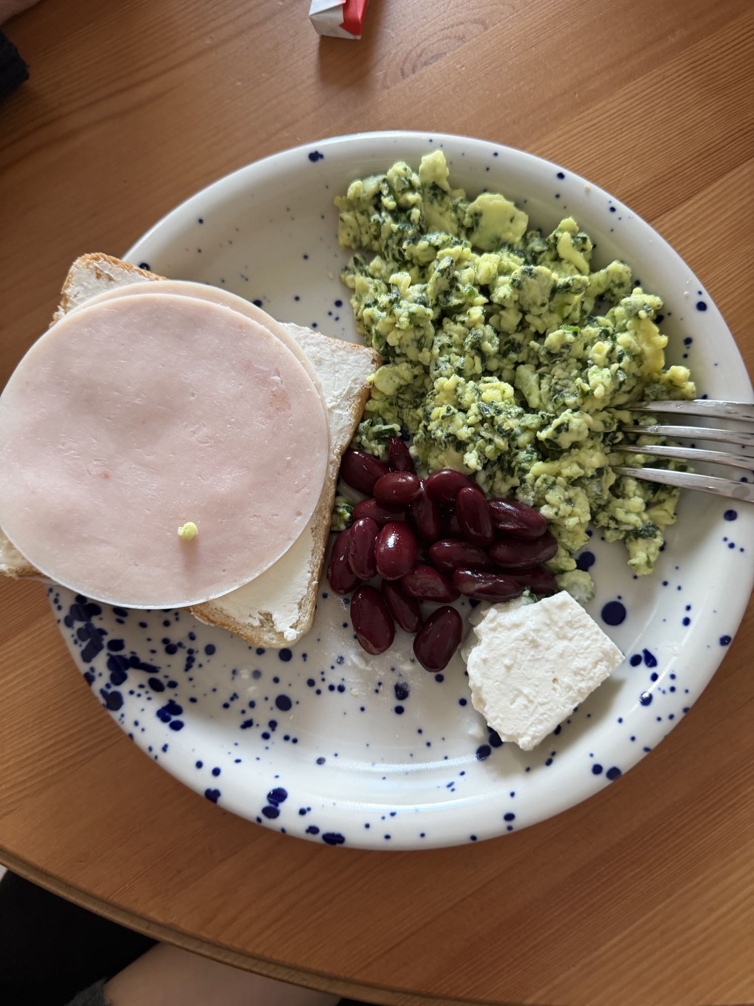 Яичница со шпинатом